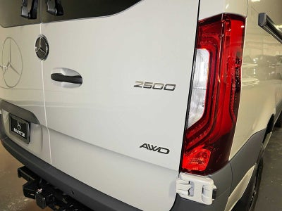 2026 Mercedes-Benz Sprinter Crew 2500 Standard Roof I4 Diesel HO 144 AWD