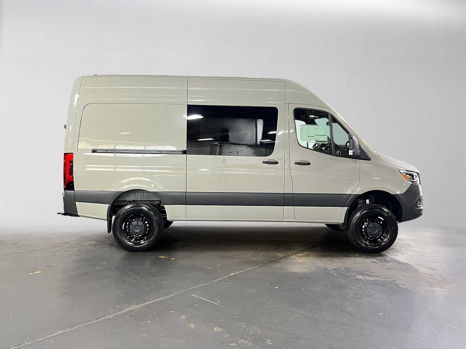 2026 Mercedes-Benz Sprinter Crew 2500 Standard Roof I4 Diesel HO 144 AWD