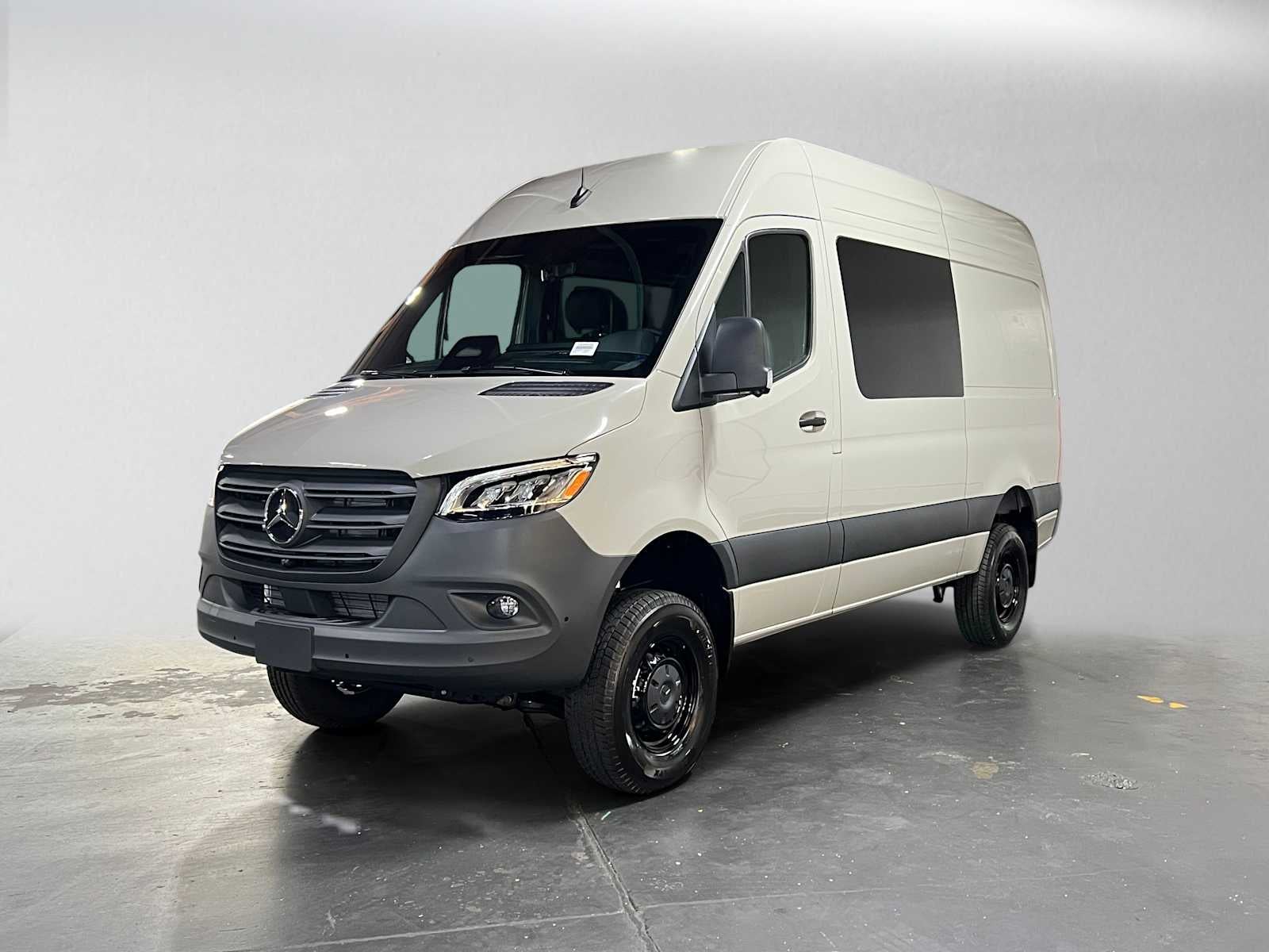 2026 Mercedes-Benz Sprinter Crew 2500 Standard Roof I4 Diesel HO 144 AWD
