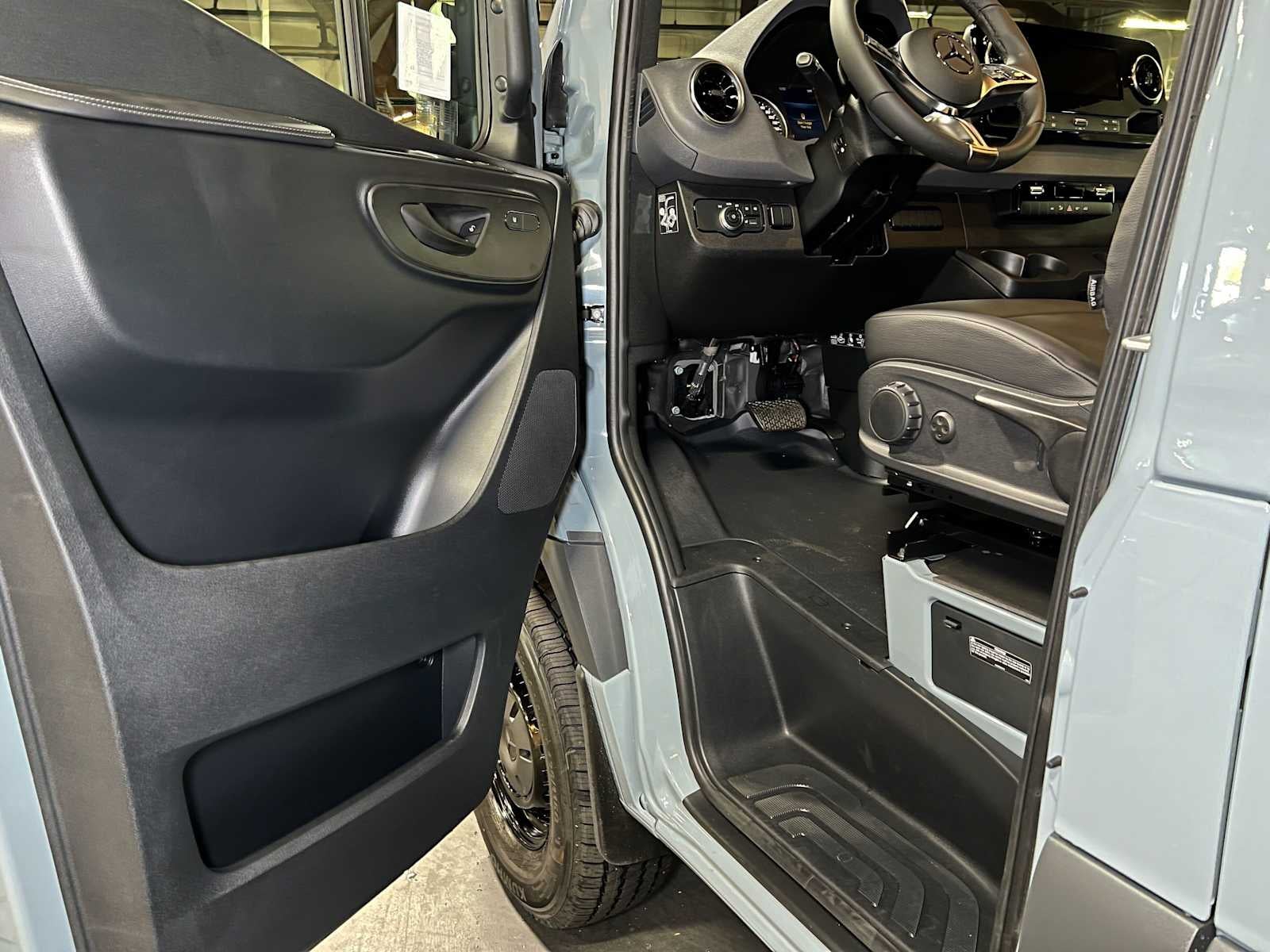 2026 Mercedes-Benz Sprinter Cargo 2500 Standard Roof I4 Diesel HO 144 AWD