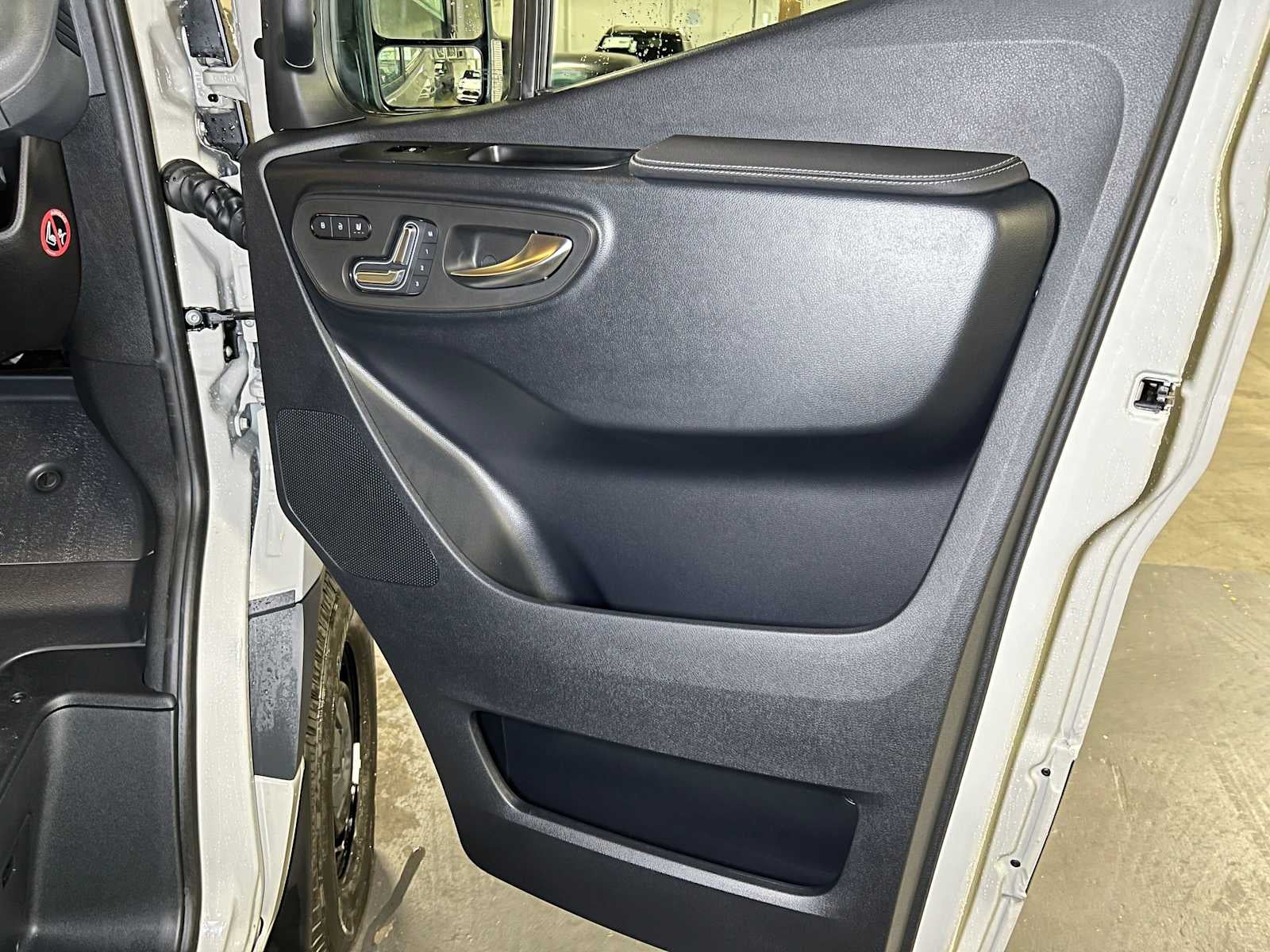 2026 Mercedes-Benz Sprinter Crew 2500 Standard Roof I4 Diesel HO 144 AWD