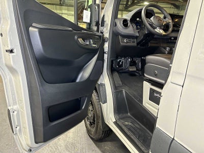 2026 Mercedes-Benz Sprinter Crew 2500 Standard Roof I4 Diesel HO 144 AWD