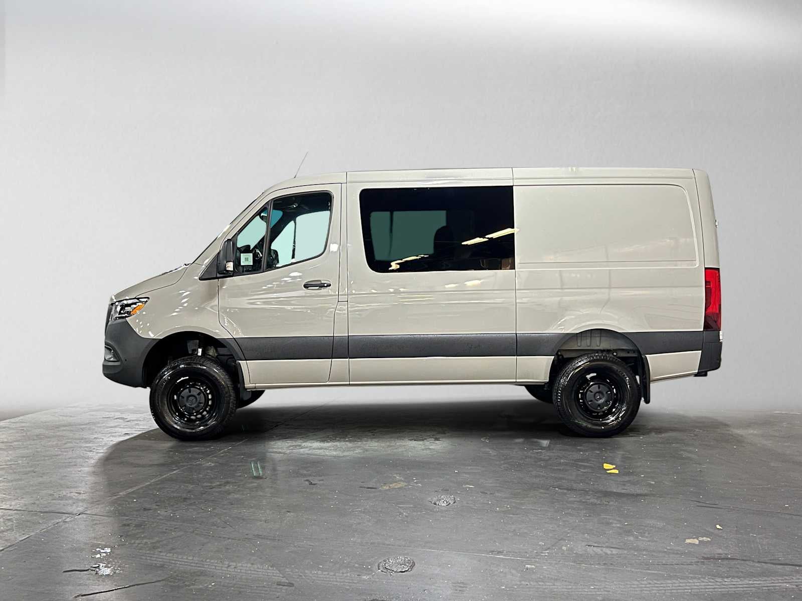 2026 Mercedes-Benz Sprinter Crew 2500 Standard Roof I4 Diesel HO 144 AWD