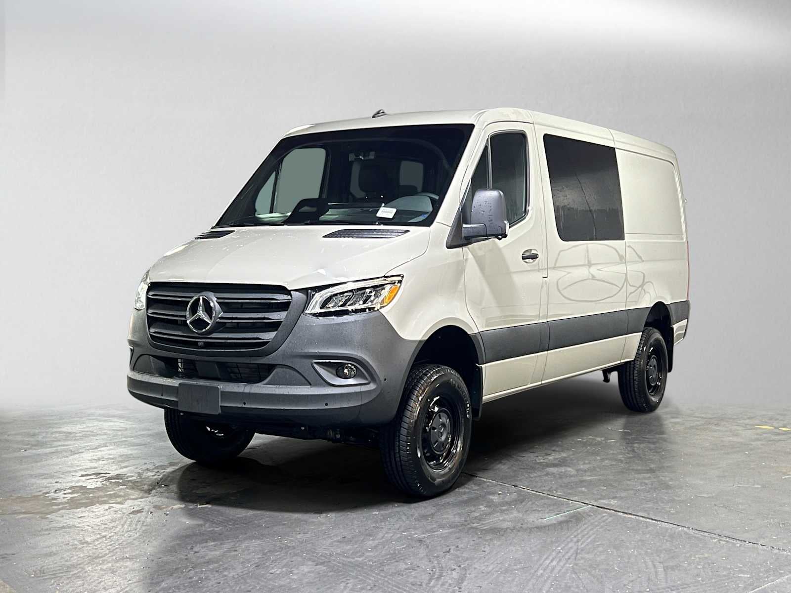 2026 Mercedes-Benz Sprinter Crew 2500 Standard Roof I4 Diesel HO 144 AWD