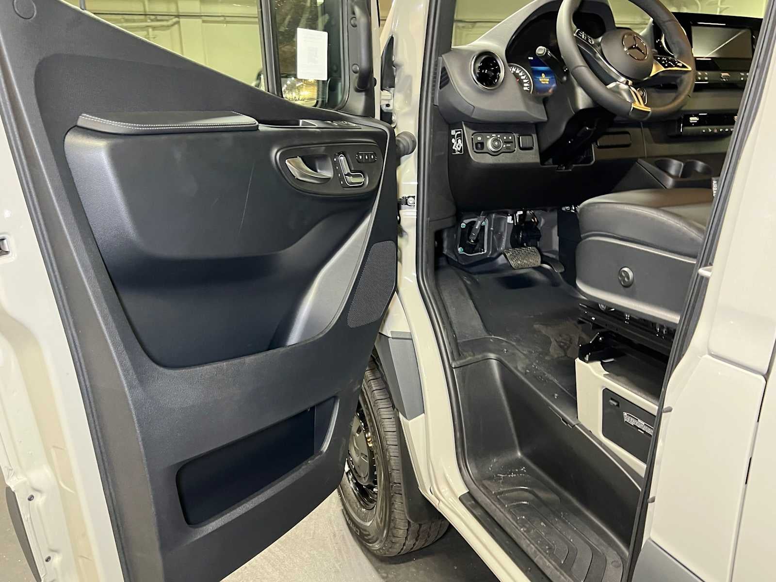 2026 Mercedes-Benz Sprinter Cargo 2500 Standard Roof I4 Diesel HO 144 AWD