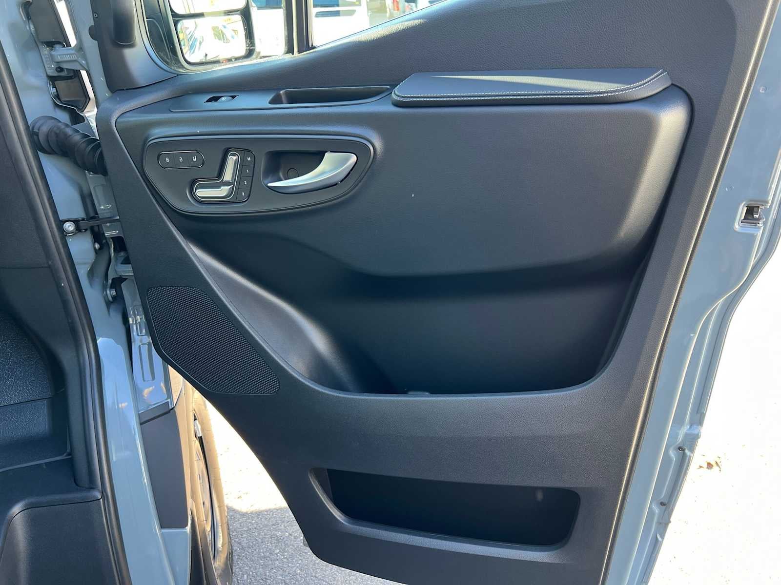 2026 Mercedes-Benz Sprinter Crew 2500 Standard Roof I4 Diesel HO 144 AWD