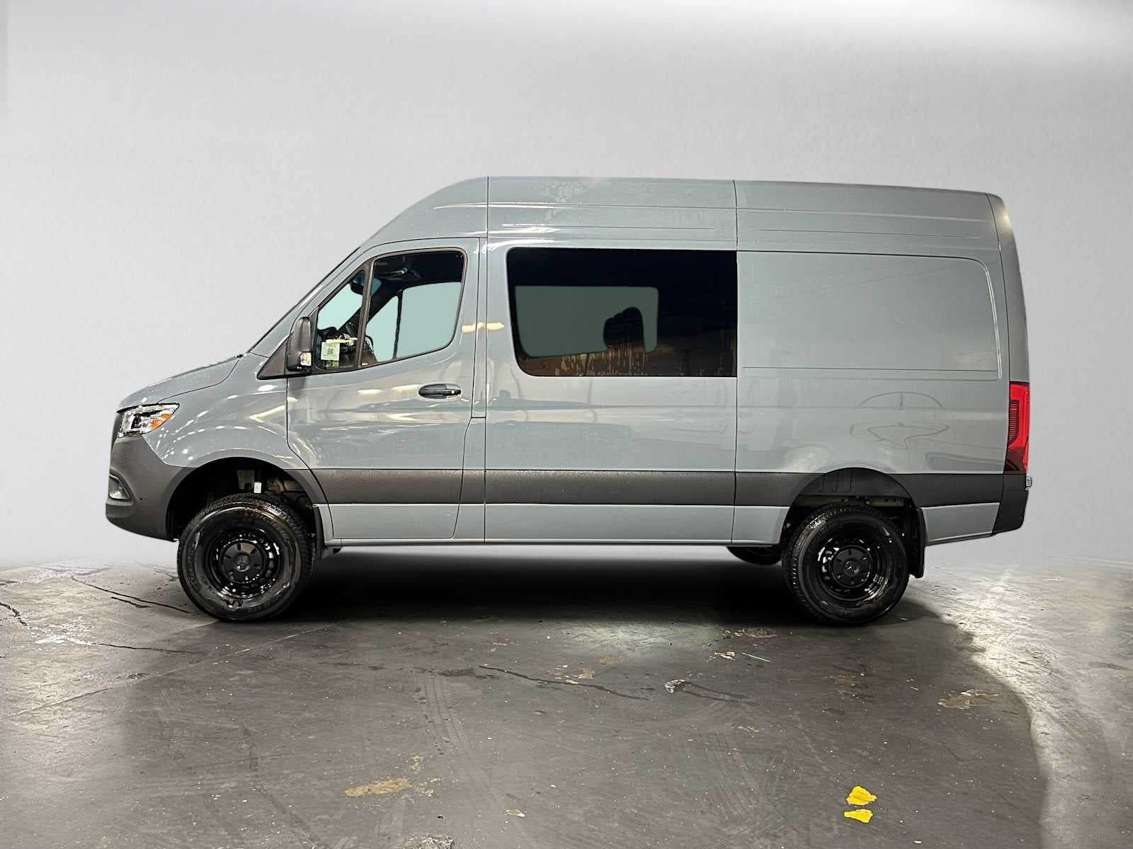 2026 Mercedes-Benz Sprinter Crew 2500 Standard Roof I4 Diesel HO 144 AWD