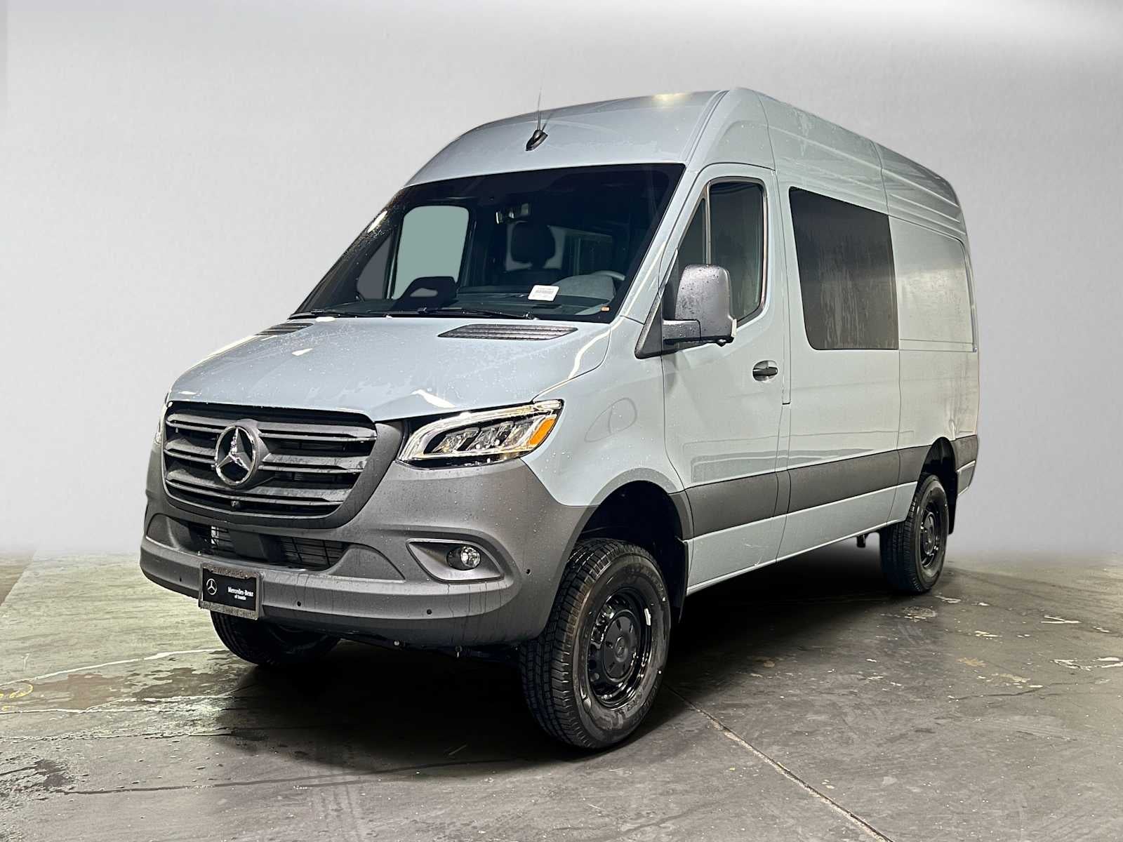 2026 Mercedes-Benz Sprinter Crew 2500 Standard Roof I4 Diesel HO 144 AWD