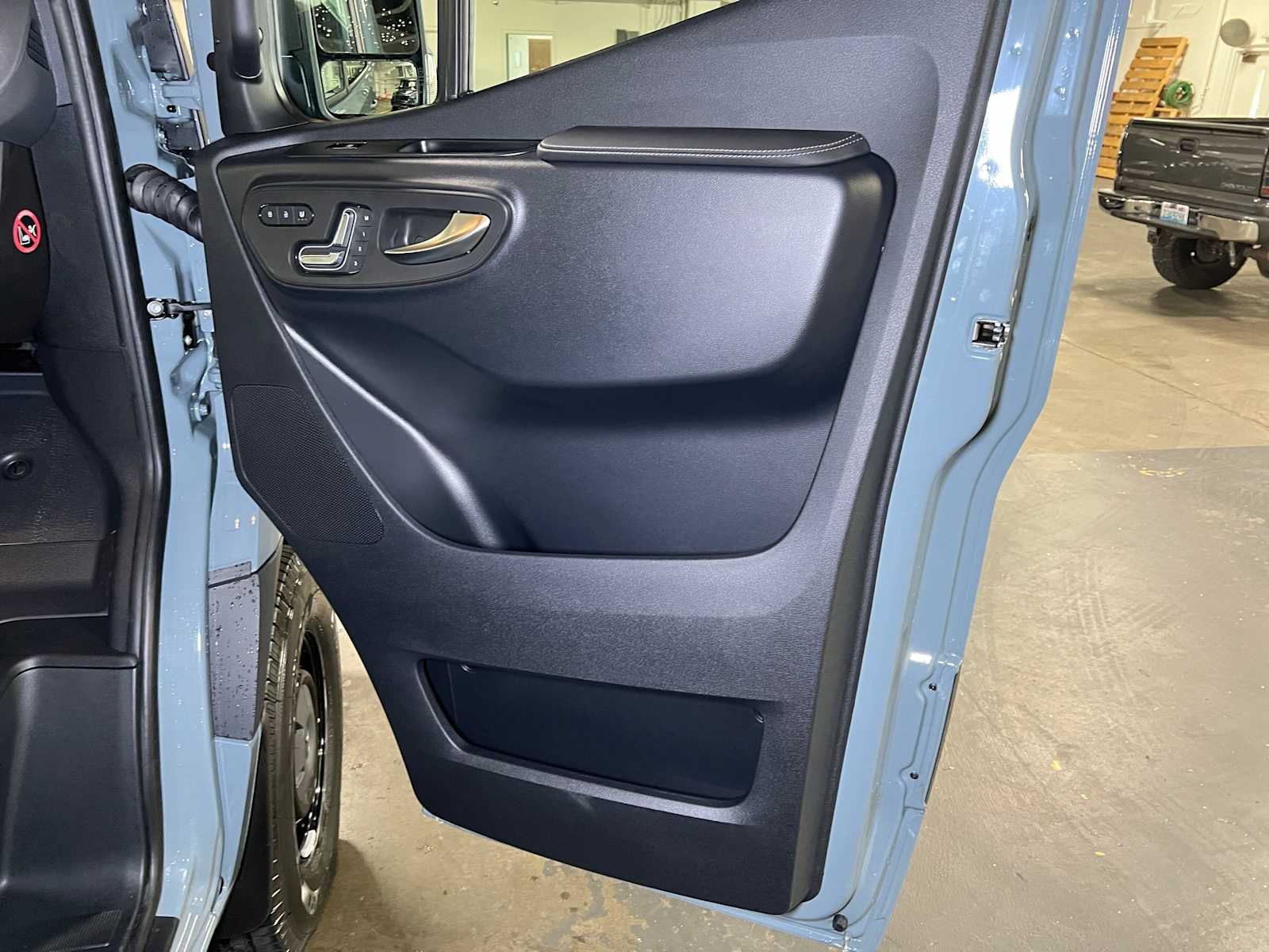 2026 Mercedes-Benz Sprinter Crew 2500 Standard Roof I4 Diesel HO 144 AWD