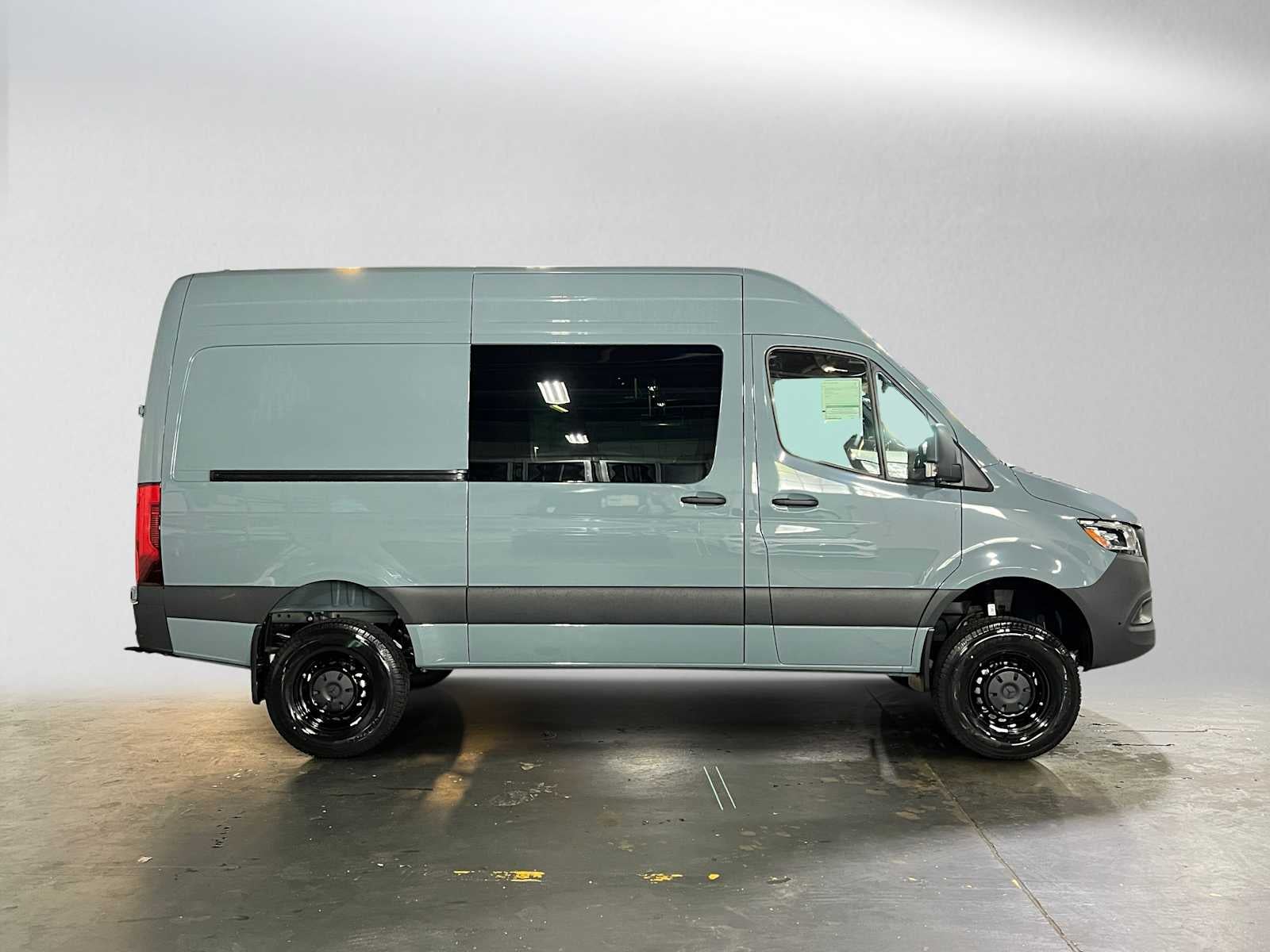 2026 Mercedes-Benz Sprinter Crew 2500 Standard Roof I4 Diesel HO 144 AWD