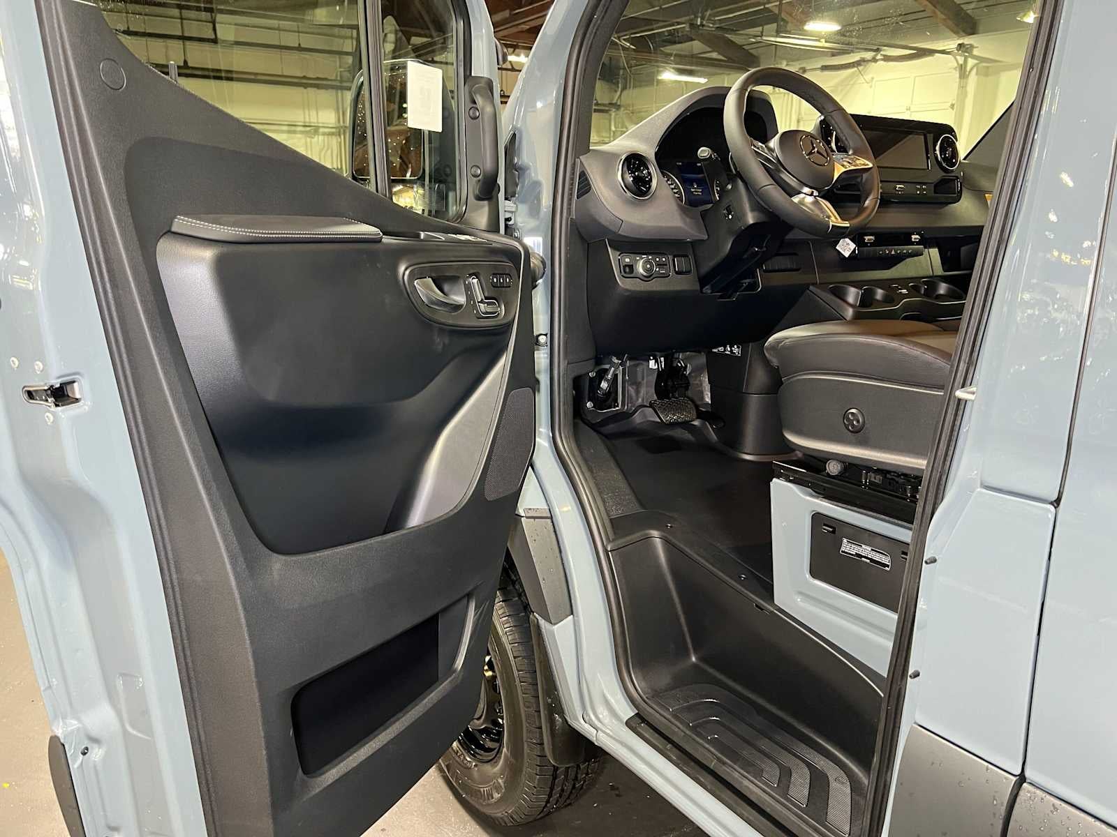 2026 Mercedes-Benz Sprinter Crew 2500 Standard Roof I4 Diesel HO 144 AWD