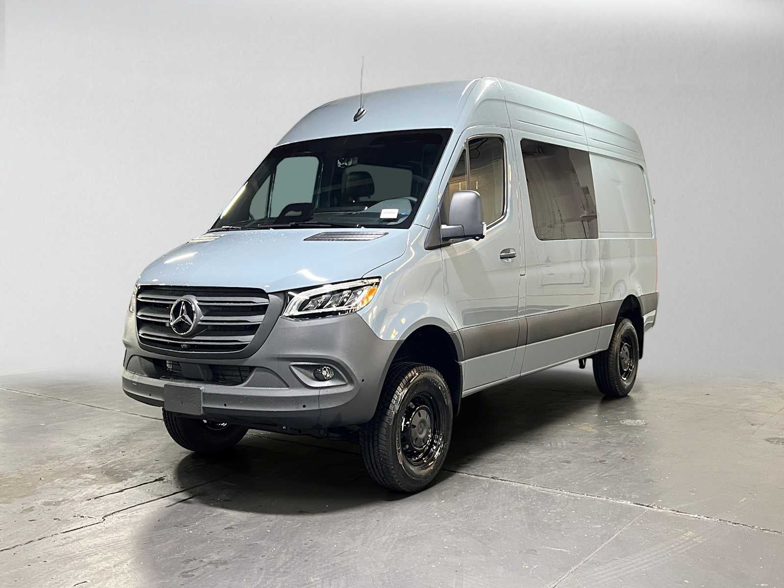 2026 Mercedes-Benz Sprinter Crew 2500 Standard Roof I4 Diesel HO 144 AWD