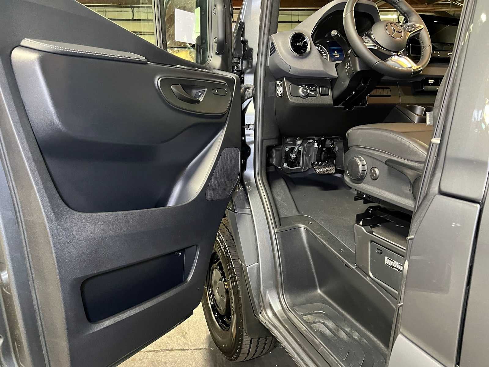 2026 Mercedes-Benz Sprinter Cargo 2500 Standard Roof I4 Diesel HO 144 AWD