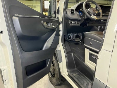 2026 Mercedes-Benz Sprinter 2500 Standard Roof I4 Diesel HO 144 AWD