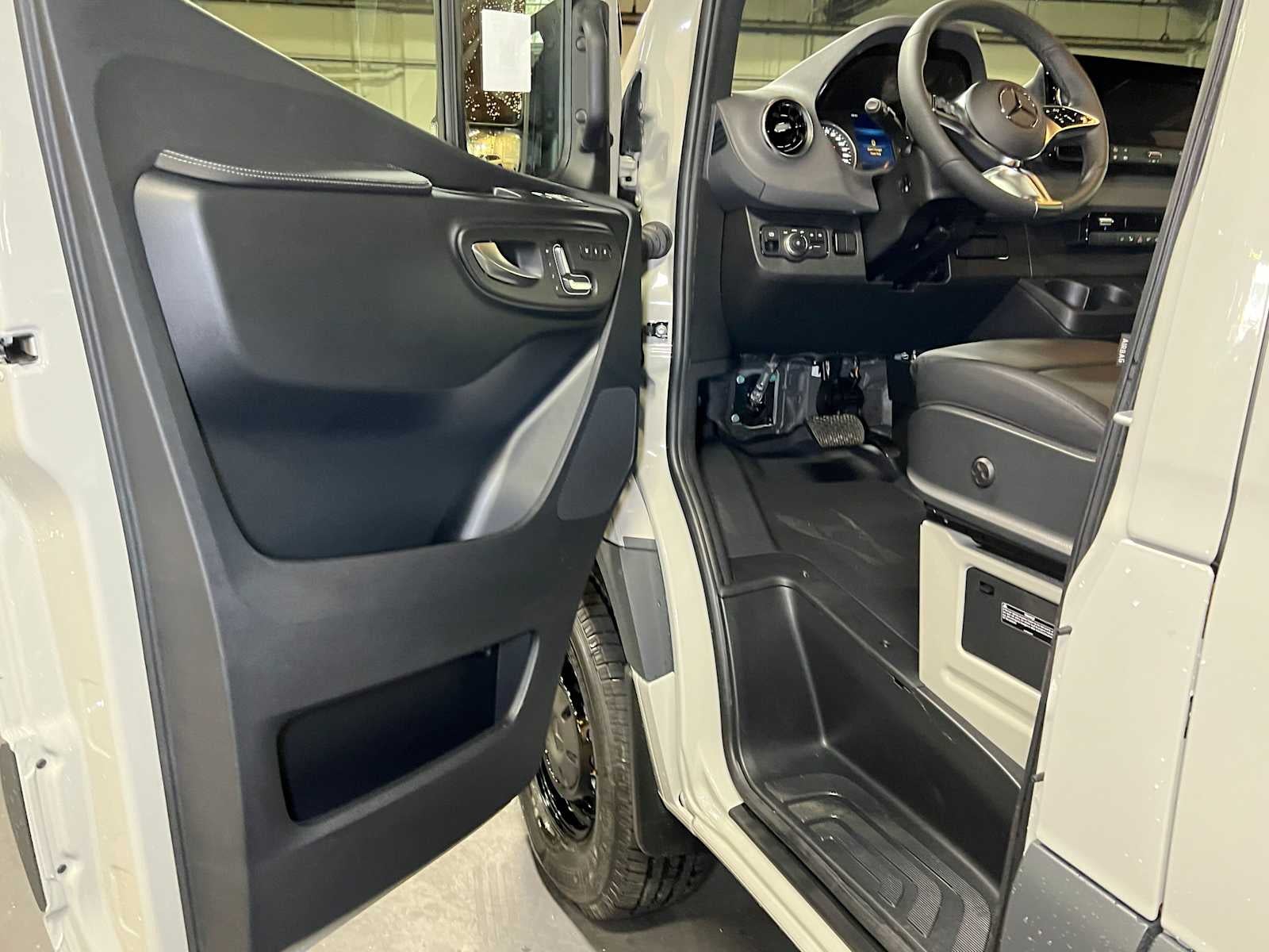 2026 Mercedes-Benz Sprinter 2500 Standard Roof I4 Diesel HO 144 AWD
