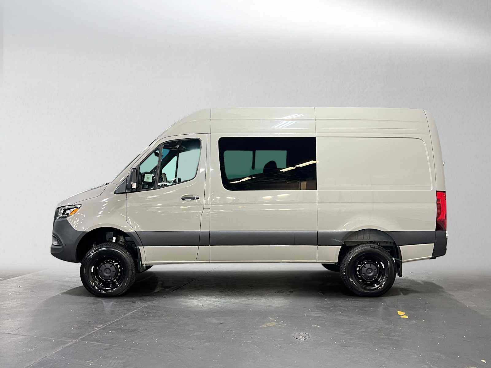 2026 Mercedes-Benz Sprinter 2500 Standard Roof I4 Diesel HO 144 AWD