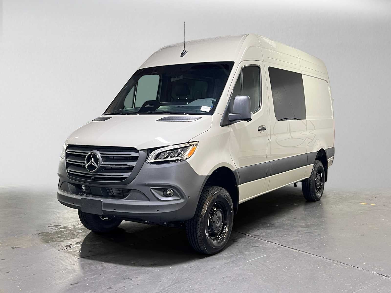 2026 Mercedes-Benz Sprinter 2500 Standard Roof I4 Diesel HO 144 AWD