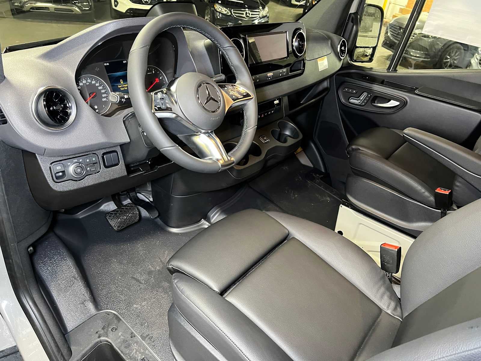 2026 Mercedes-Benz Sprinter 2500 Standard Roof I4 Diesel HO 144 AWD