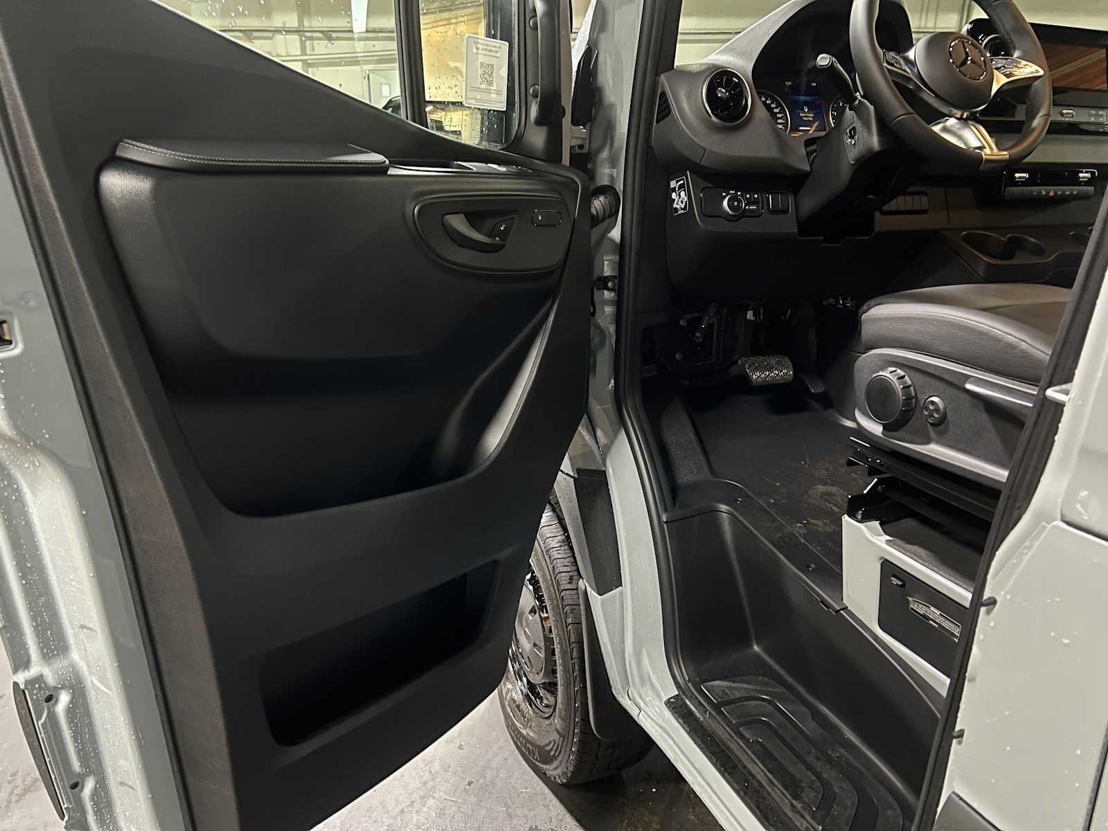 2026 Mercedes-Benz Sprinter Cargo 2500 Standard Roof I4 Diesel HO 144 AWD