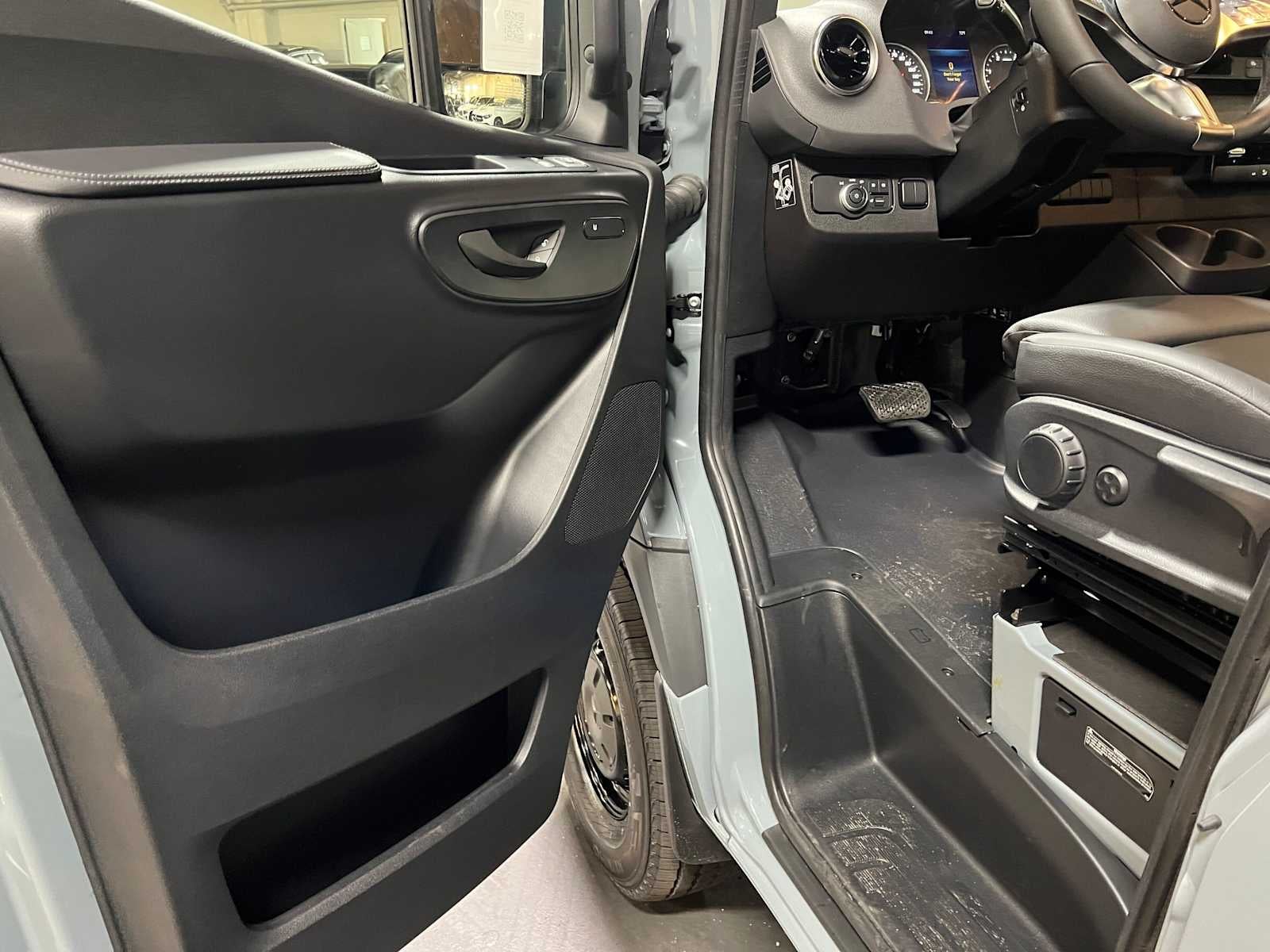 2026 Mercedes-Benz Sprinter 2500 Standard Roof I4 Diesel HO 144 AWD