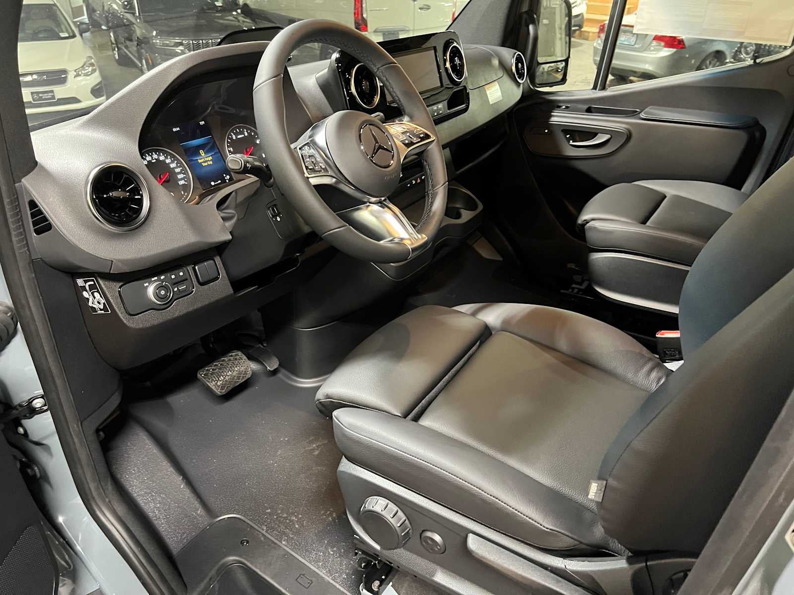 2026 Mercedes-Benz Sprinter 2500 Standard Roof I4 Diesel HO 144 AWD