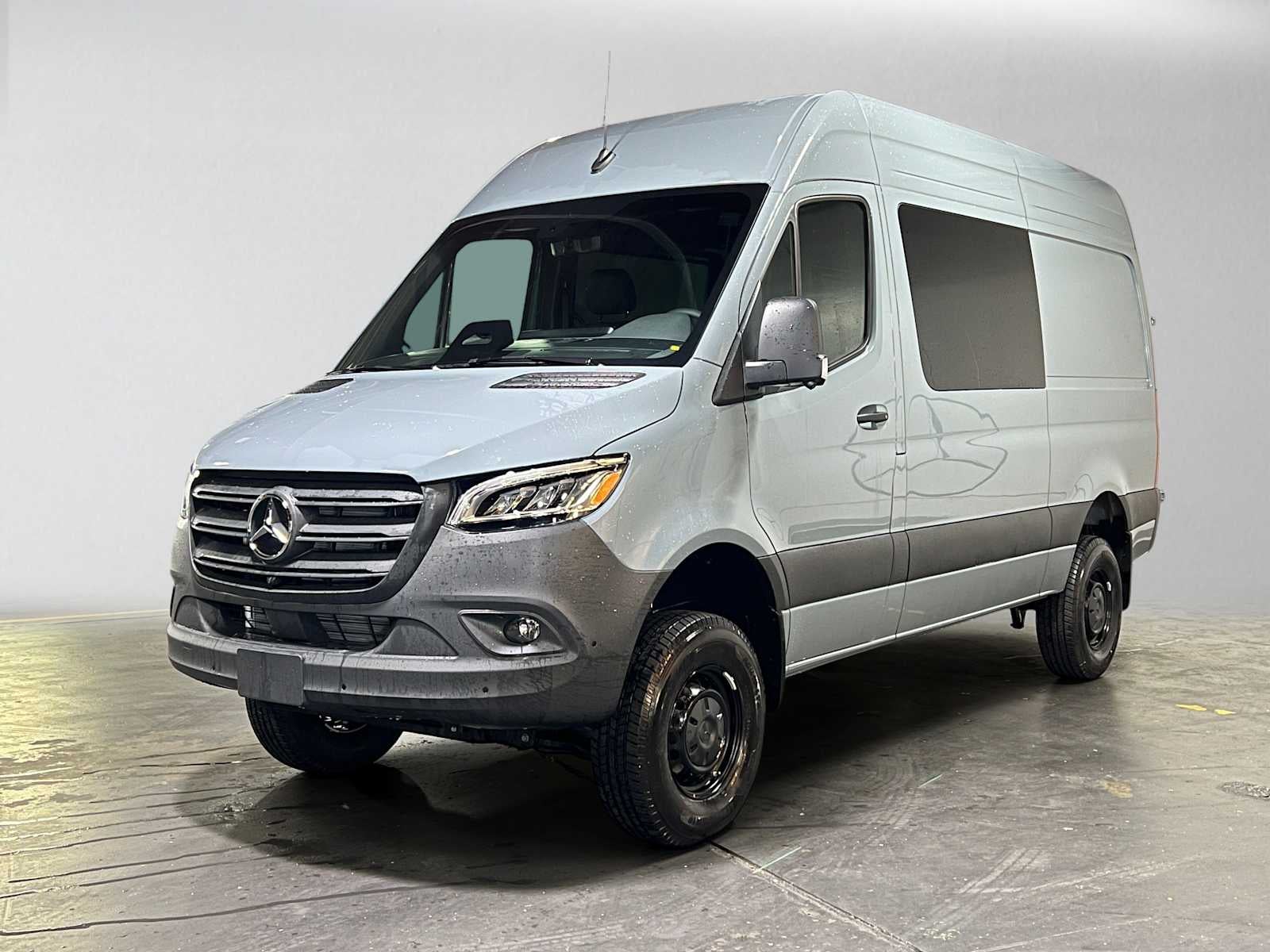 2026 Mercedes-Benz Sprinter Crew 2500 Standard Roof I4 Diesel HO 144 AWD