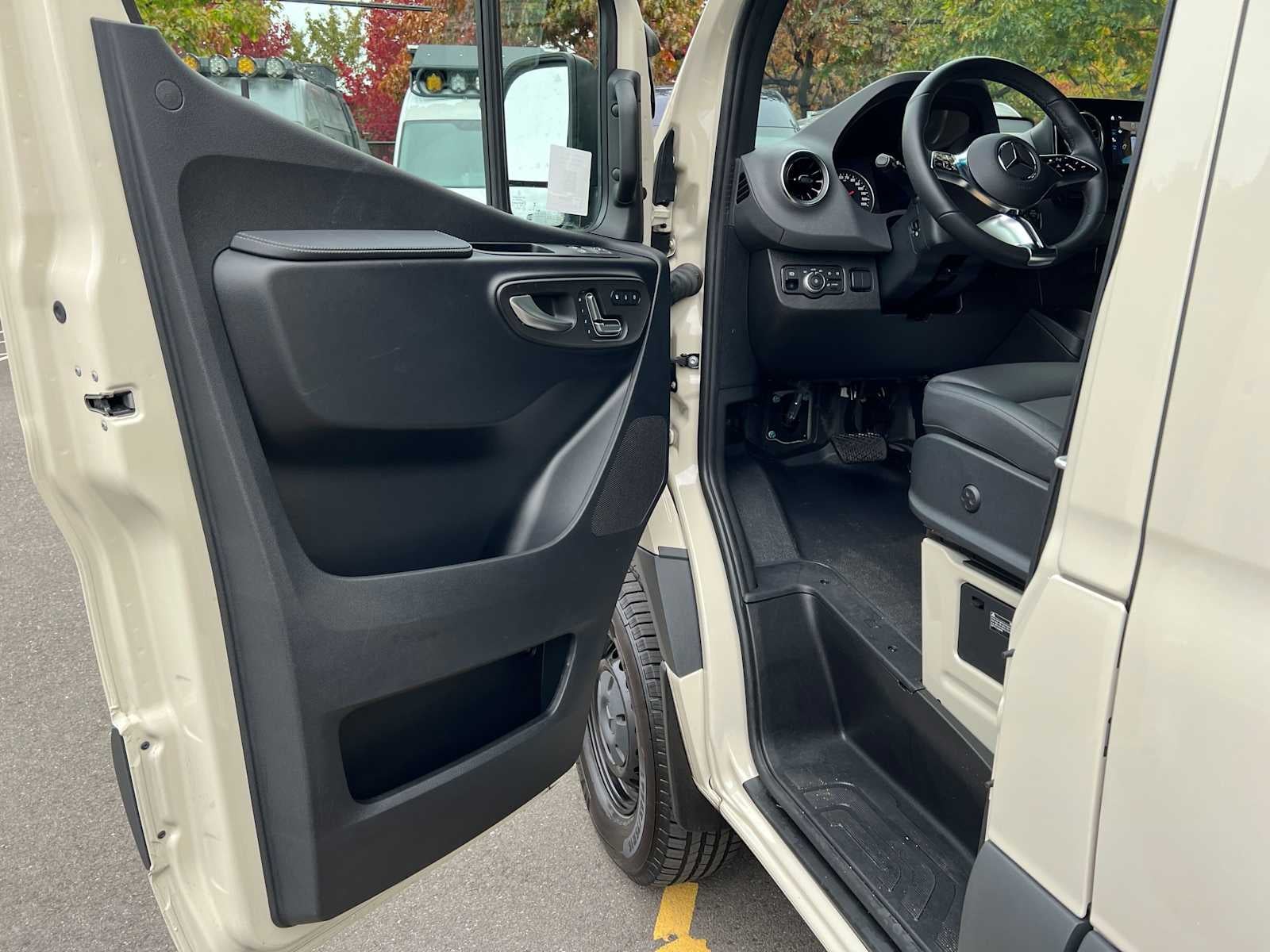 2026 Mercedes-Benz Sprinter Crew 2500 Standard Roof I4 Diesel HO 144 AWD