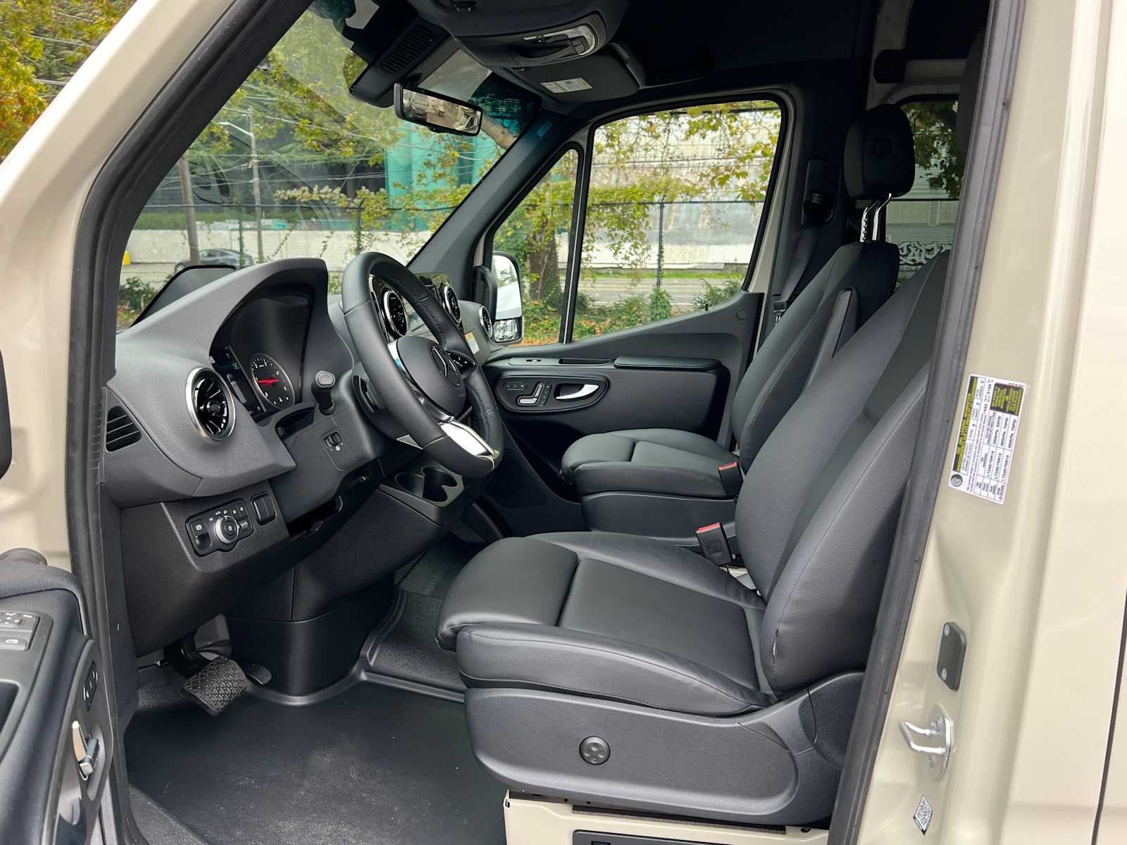 2026 Mercedes-Benz Sprinter Crew 2500 Standard Roof I4 Diesel HO 144 AWD