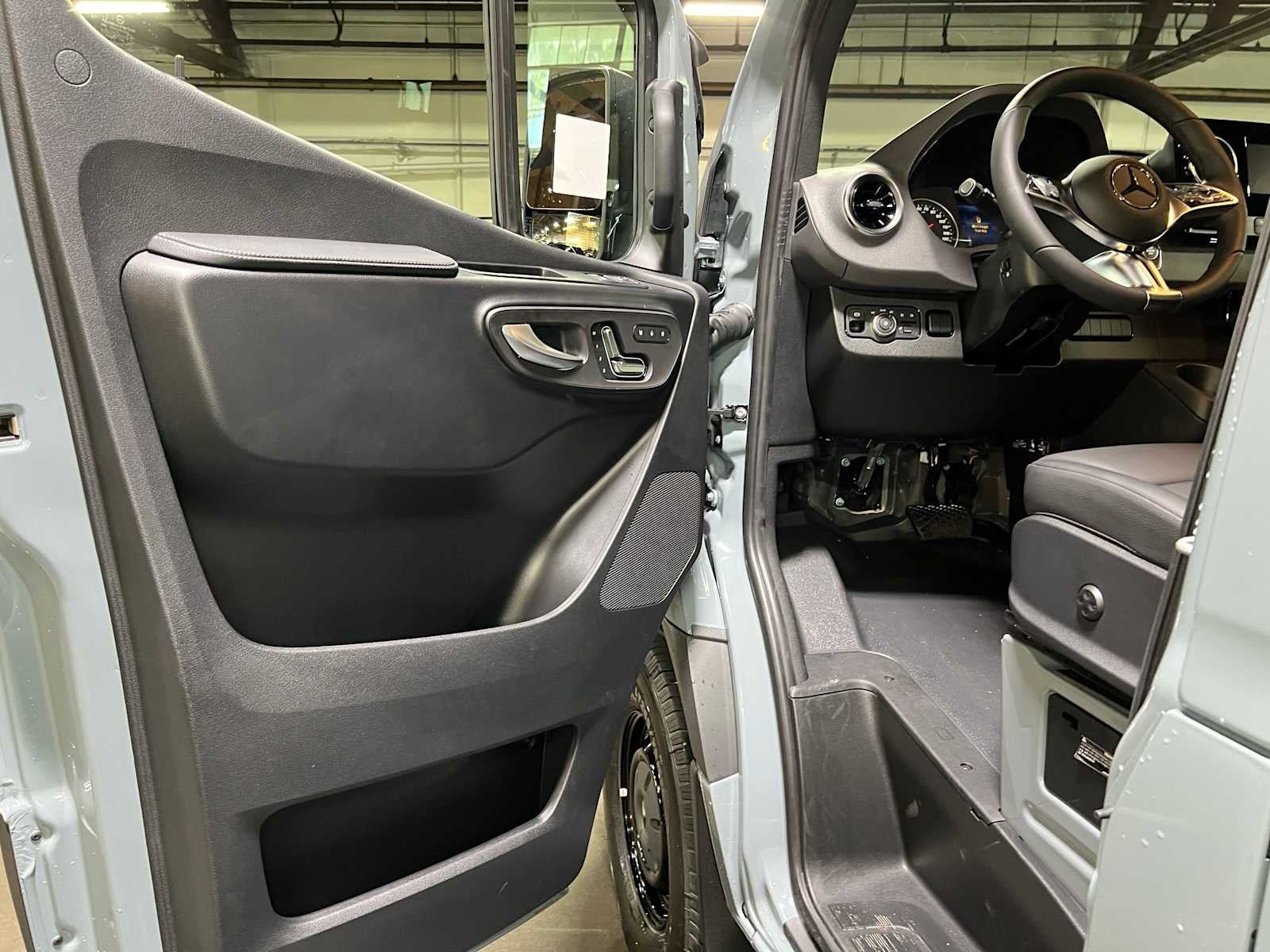 2026 Mercedes-Benz Sprinter 2500 Standard Roof I4 Diesel HO 144 AWD