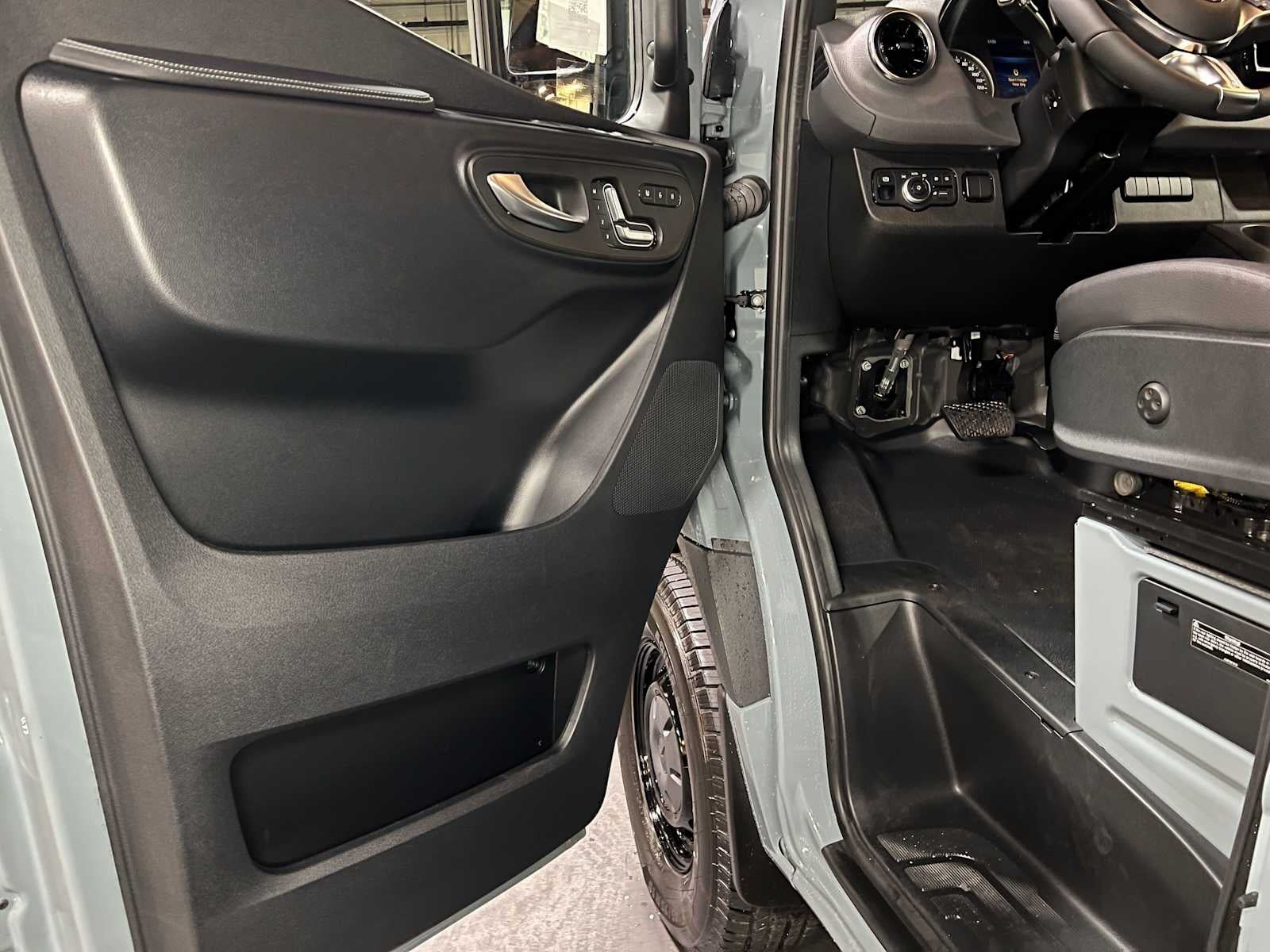 2026 Mercedes-Benz Sprinter 2500 Standard Roof I4 Diesel HO 144 AWD