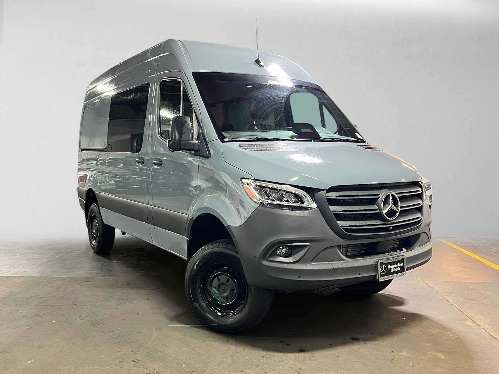 2026 Mercedes-Benz Sprinter Crew 2500 Standard Roof I4 Diesel HO 144 AWD