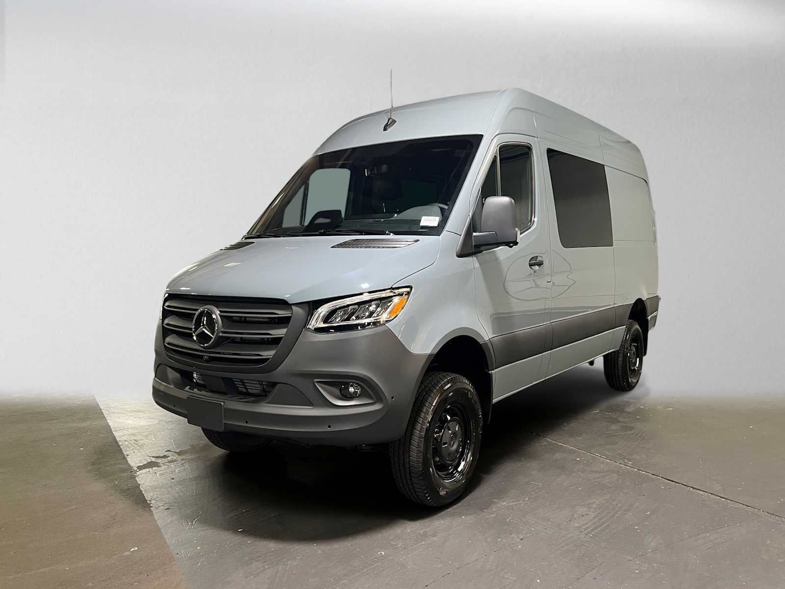 2026 Mercedes-Benz Sprinter Crew 2500 Standard Roof I4 Diesel HO 144 AWD