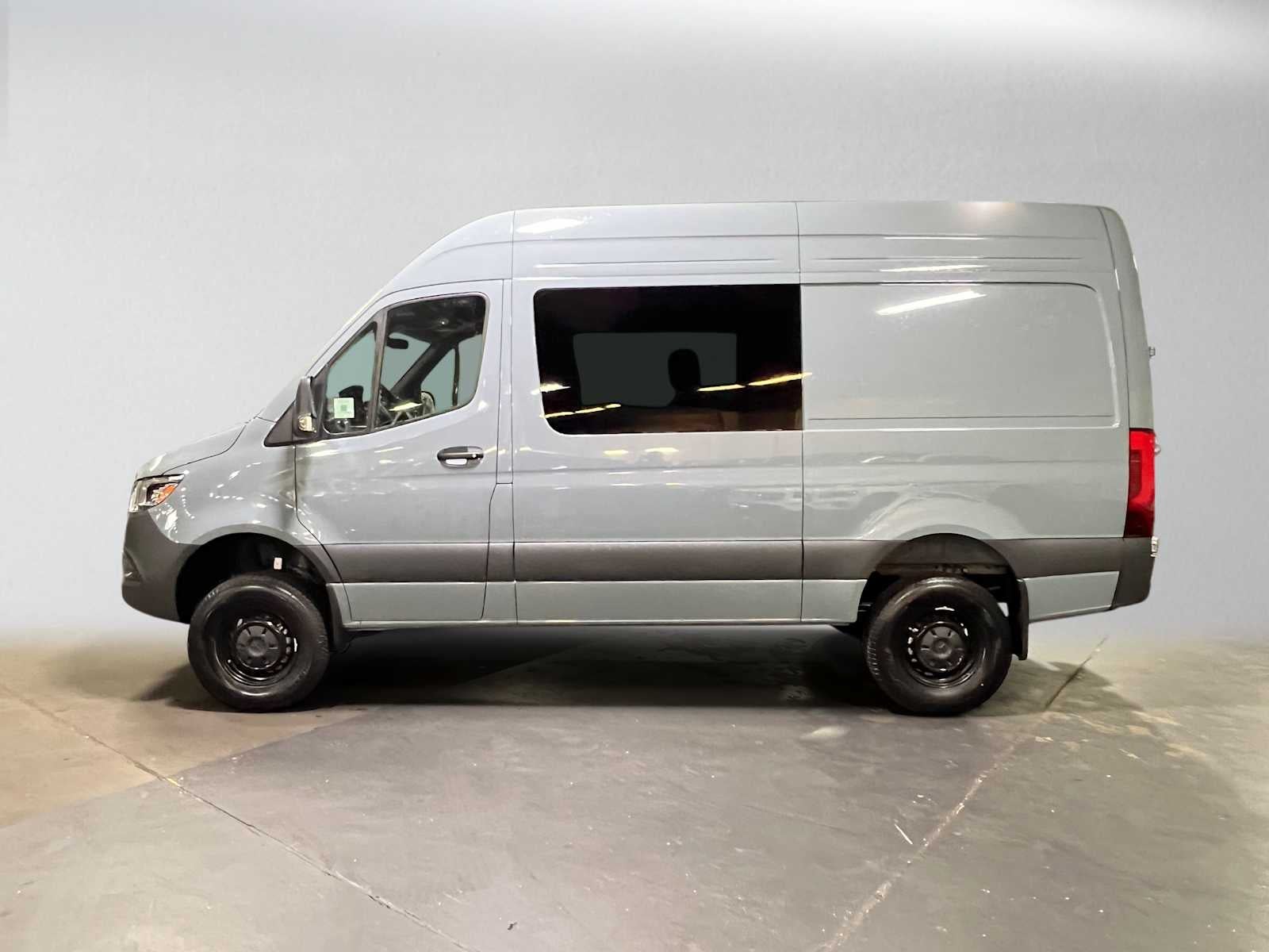 2026 Mercedes-Benz Sprinter Crew 2500 Standard Roof I4 Diesel HO 144 AWD