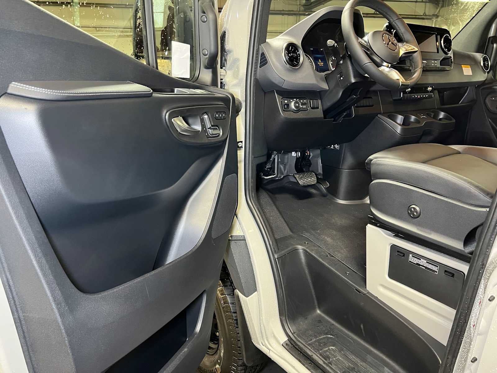 2026 Mercedes-Benz Sprinter 2500 Standard Roof I4 Diesel HO 144 AWD