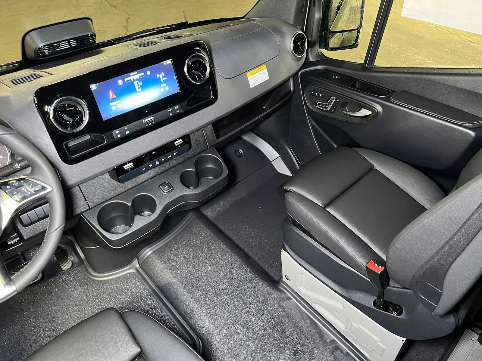 2026 Mercedes-Benz Sprinter 2500 Standard Roof I4 Diesel HO 144 AWD