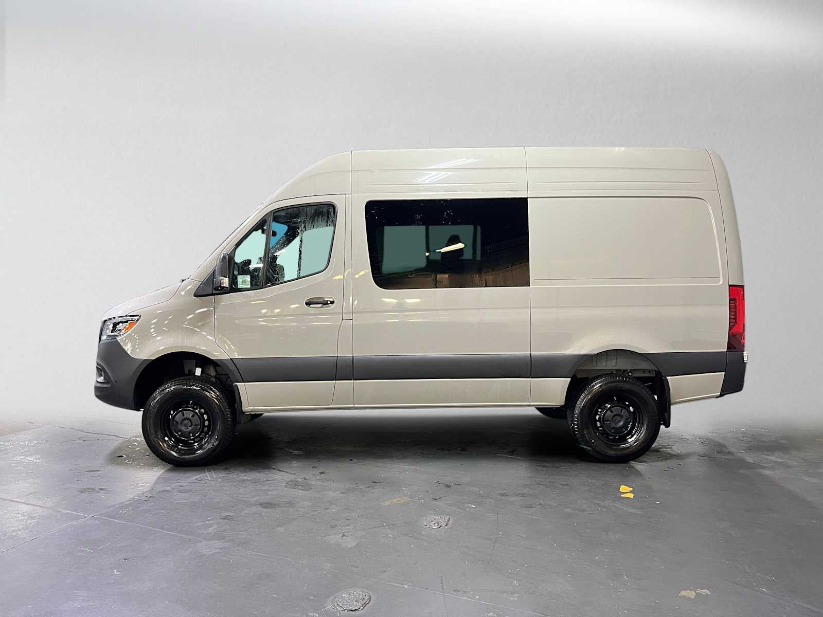 2026 Mercedes-Benz Sprinter 2500 Standard Roof I4 Diesel HO 144 AWD