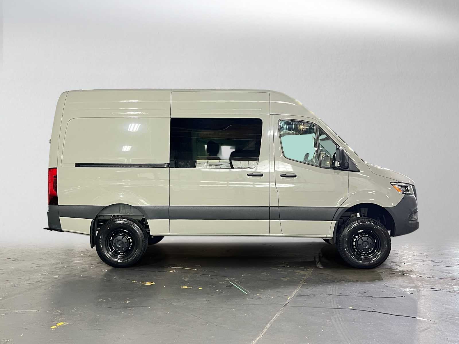 2026 Mercedes-Benz Sprinter Crew 2500 Standard Roof I4 Diesel HO 144 AWD