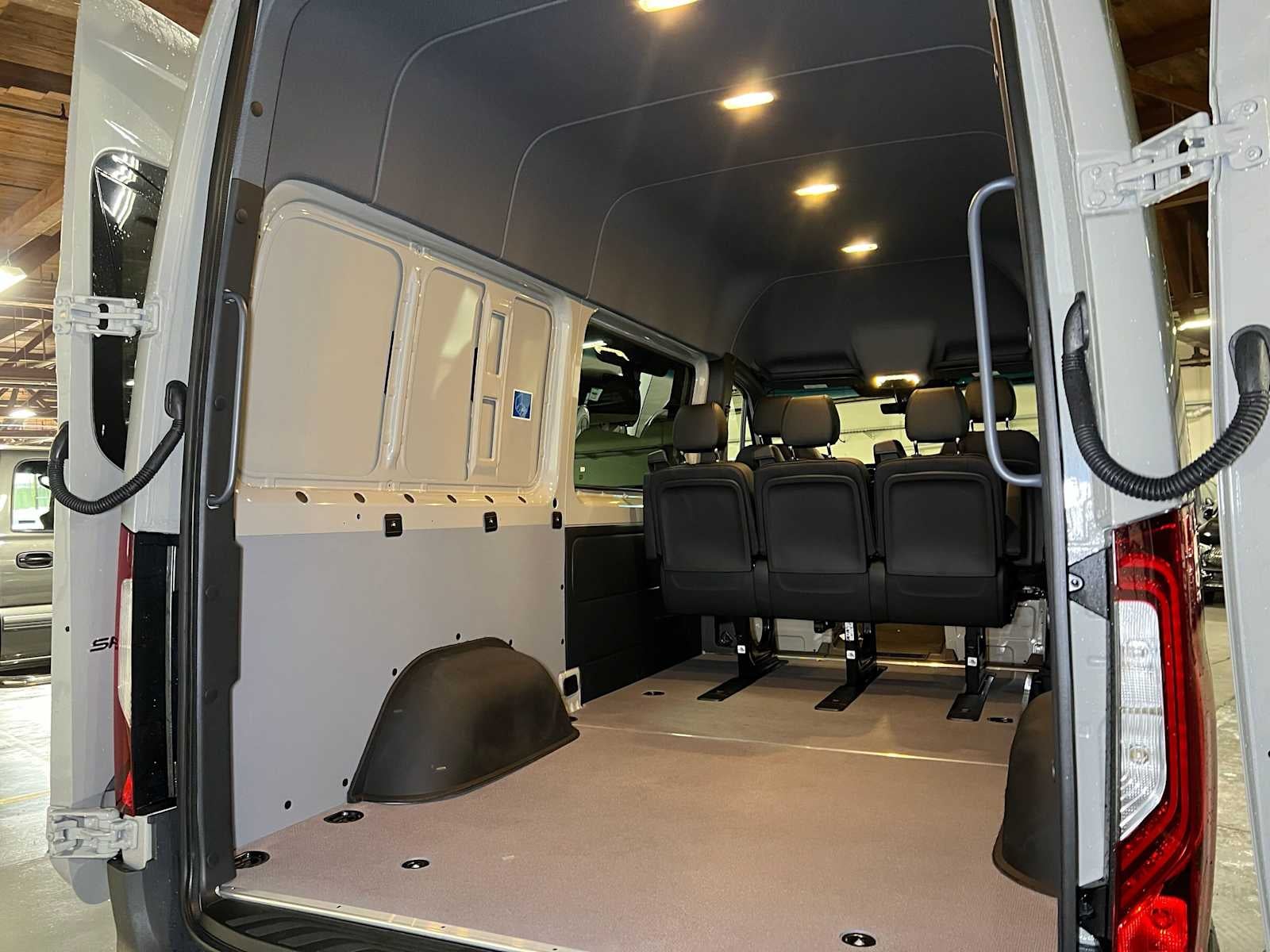2026 Mercedes-Benz Sprinter Crew 2500 Standard Roof I4 Diesel HO 144 AWD