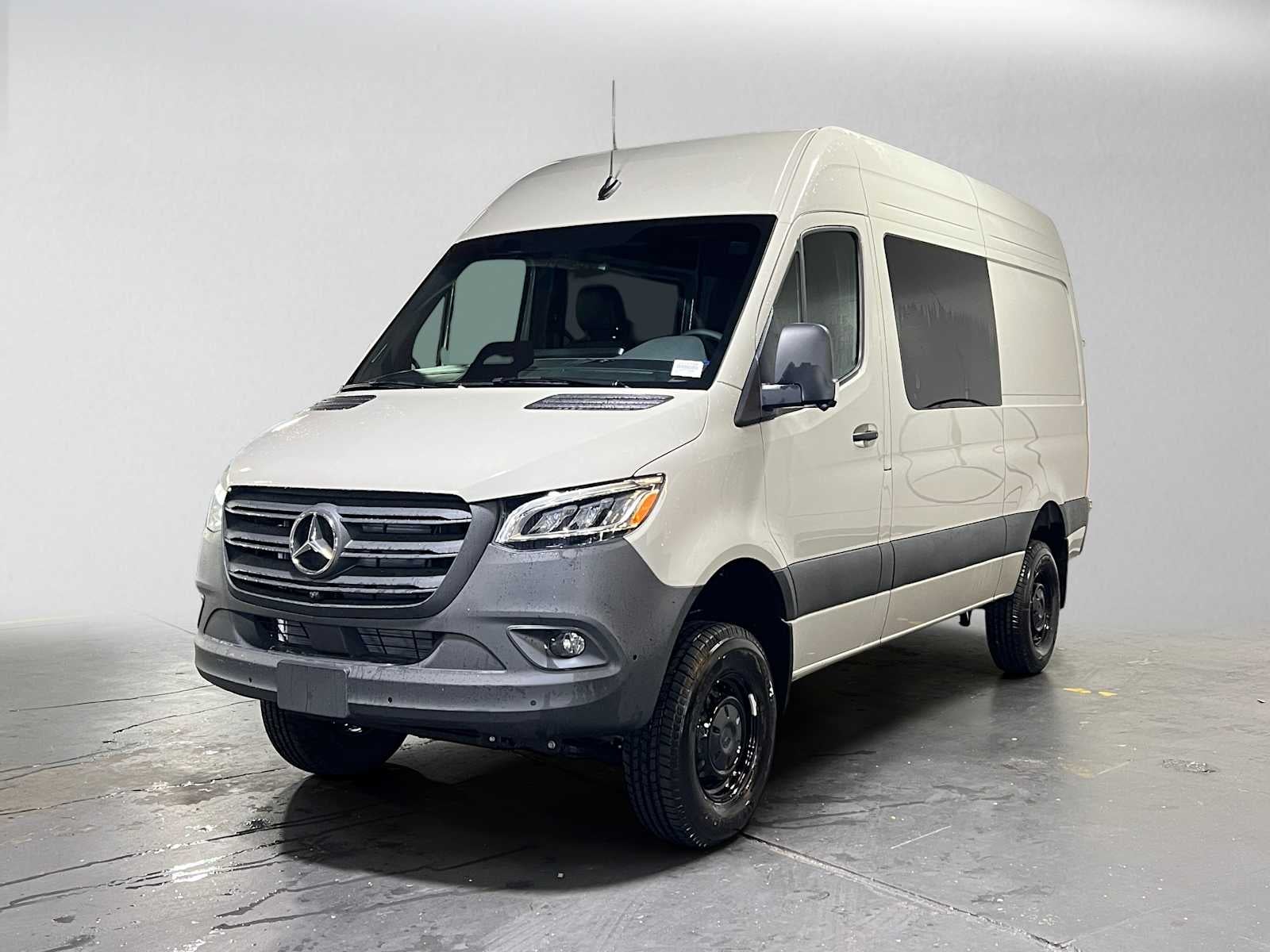 2026 Mercedes-Benz Sprinter Crew 2500 Standard Roof I4 Diesel HO 144 AWD