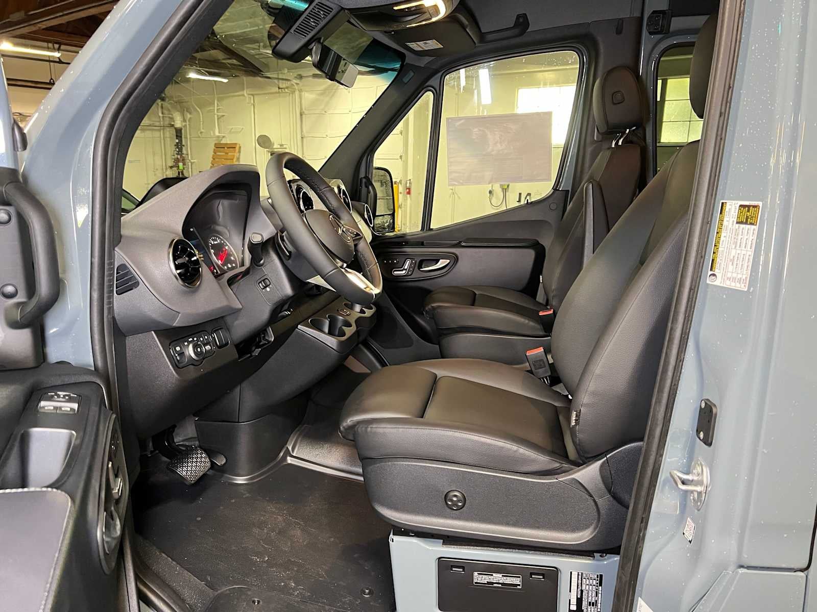 2026 Mercedes-Benz Sprinter Crew 2500 Standard Roof I4 Diesel HO 144 AWD