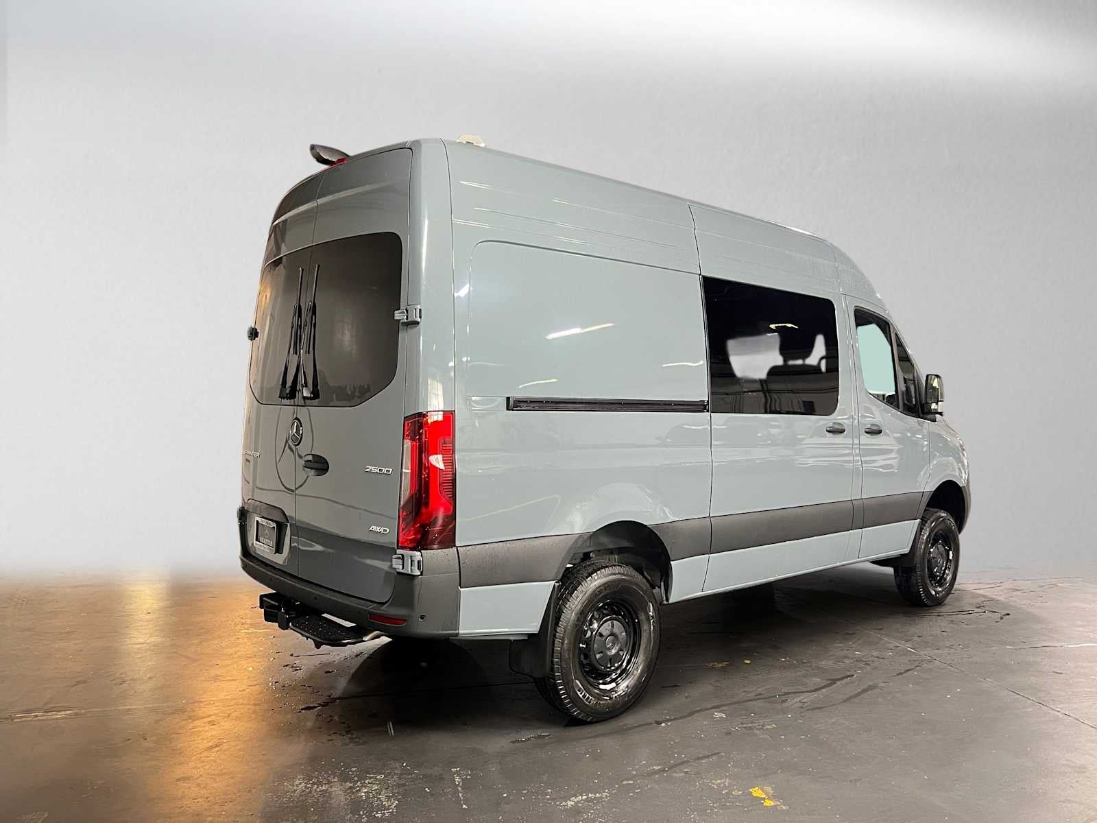 2026 Mercedes-Benz Sprinter Crew 2500 Standard Roof I4 Diesel HO 144 AWD