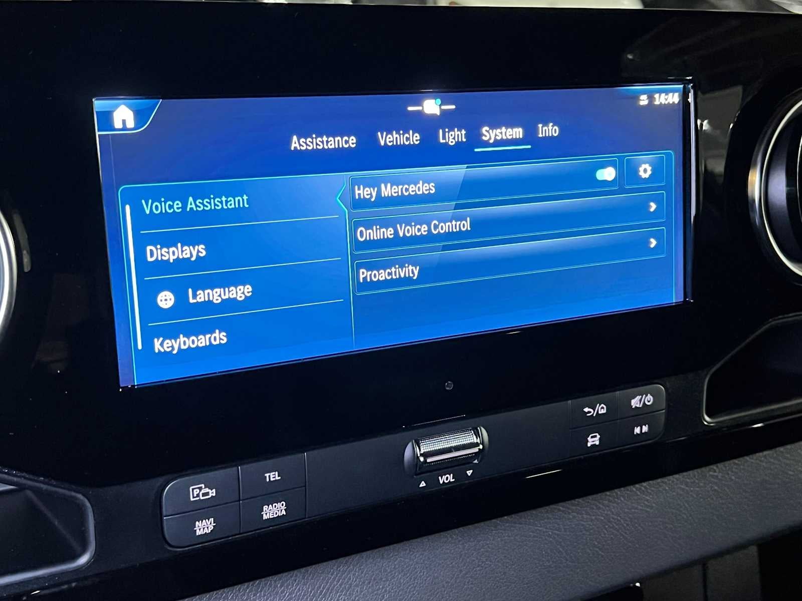 2026 Mercedes-Benz Sprinter Crew 2500 Standard Roof I4 Diesel HO 144 AWD
