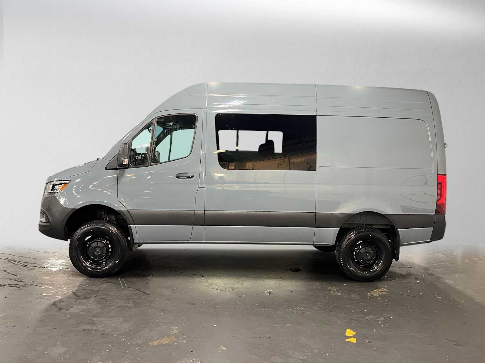 2026 Mercedes-Benz Sprinter Crew 2500 Standard Roof I4 Diesel HO 144 AWD