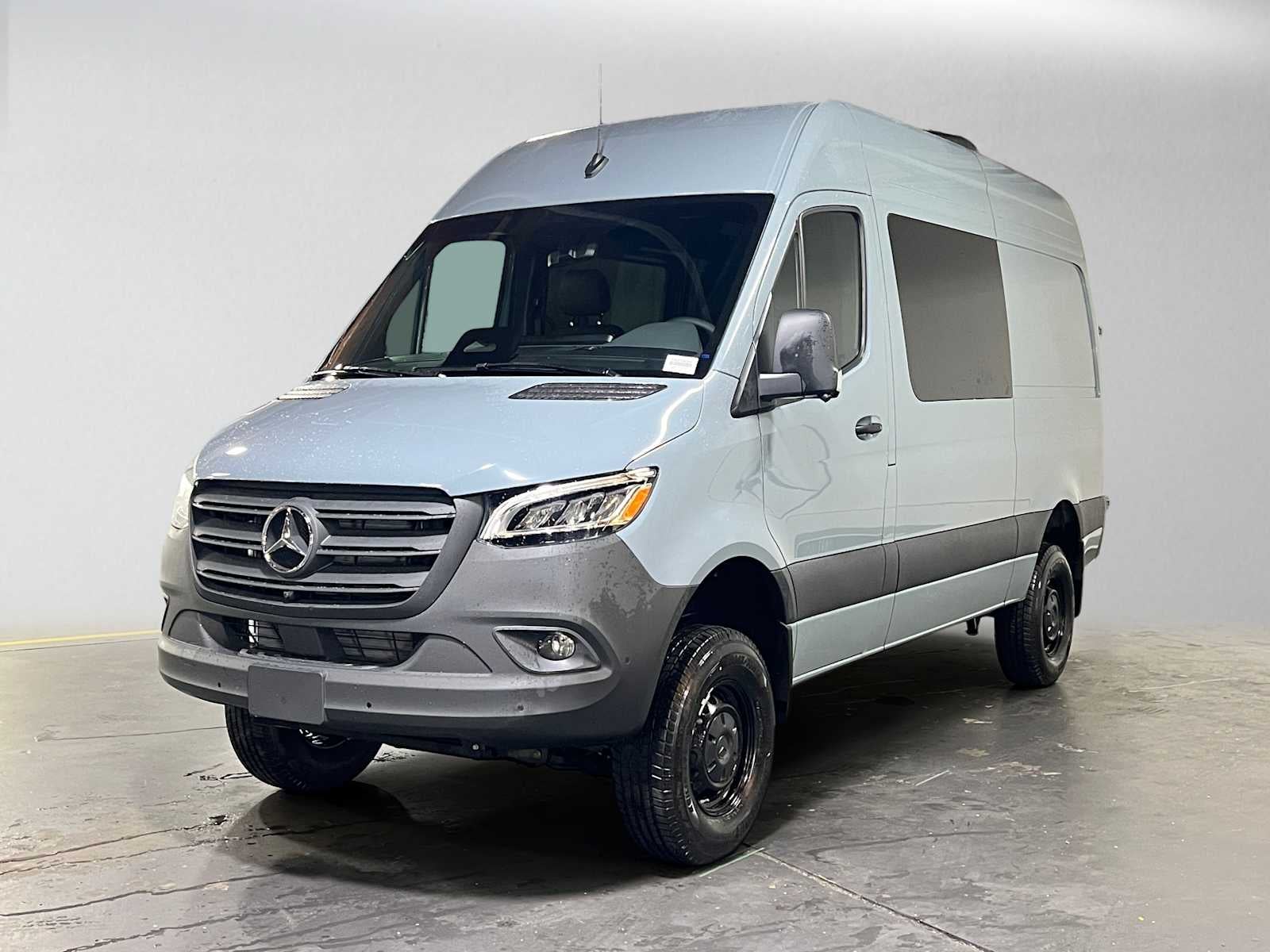2026 Mercedes-Benz Sprinter Crew 2500 Standard Roof I4 Diesel HO 144 AWD