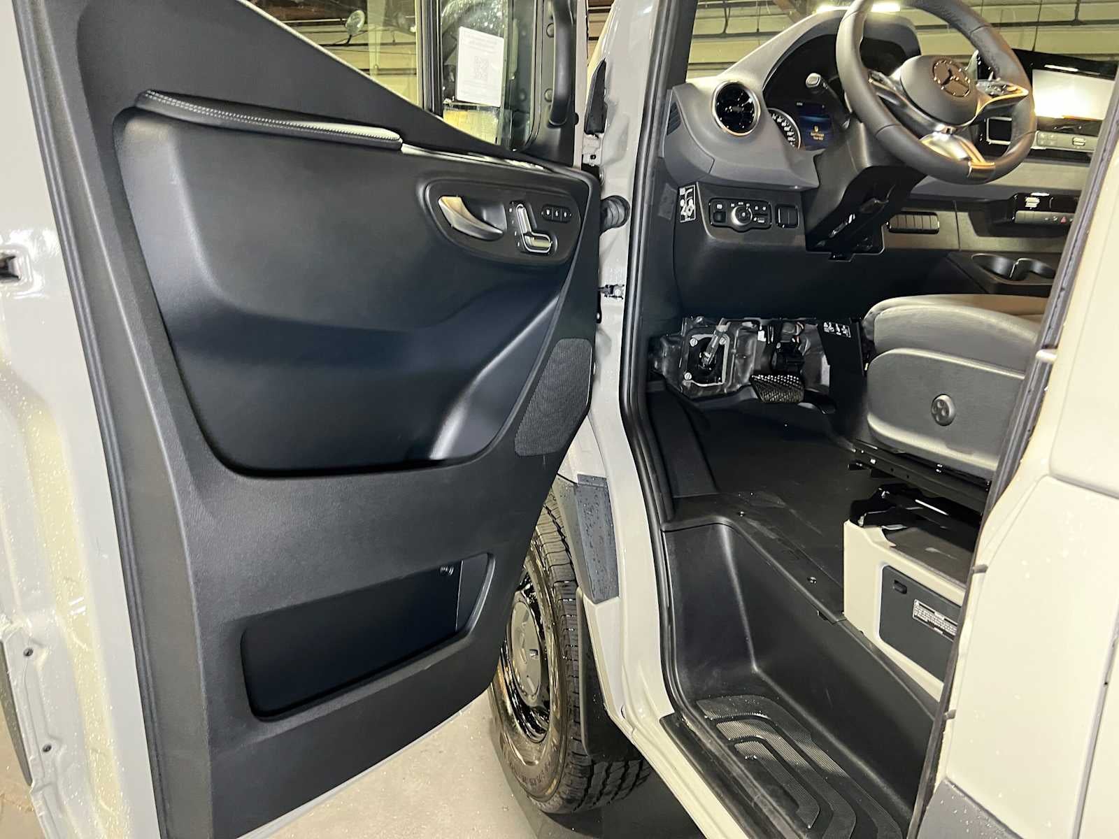 2026 Mercedes-Benz Sprinter Cargo 2500 Standard Roof I4 Diesel HO 144 AWD