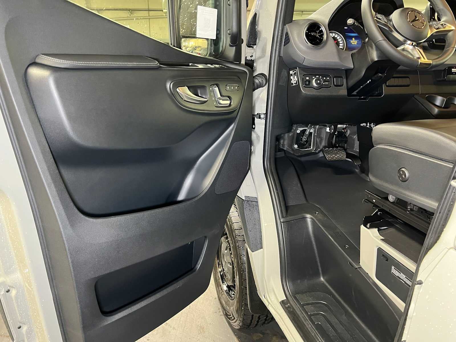 2026 Mercedes-Benz Sprinter Cargo 2500 Standard Roof I4 Diesel HO 144 AWD
