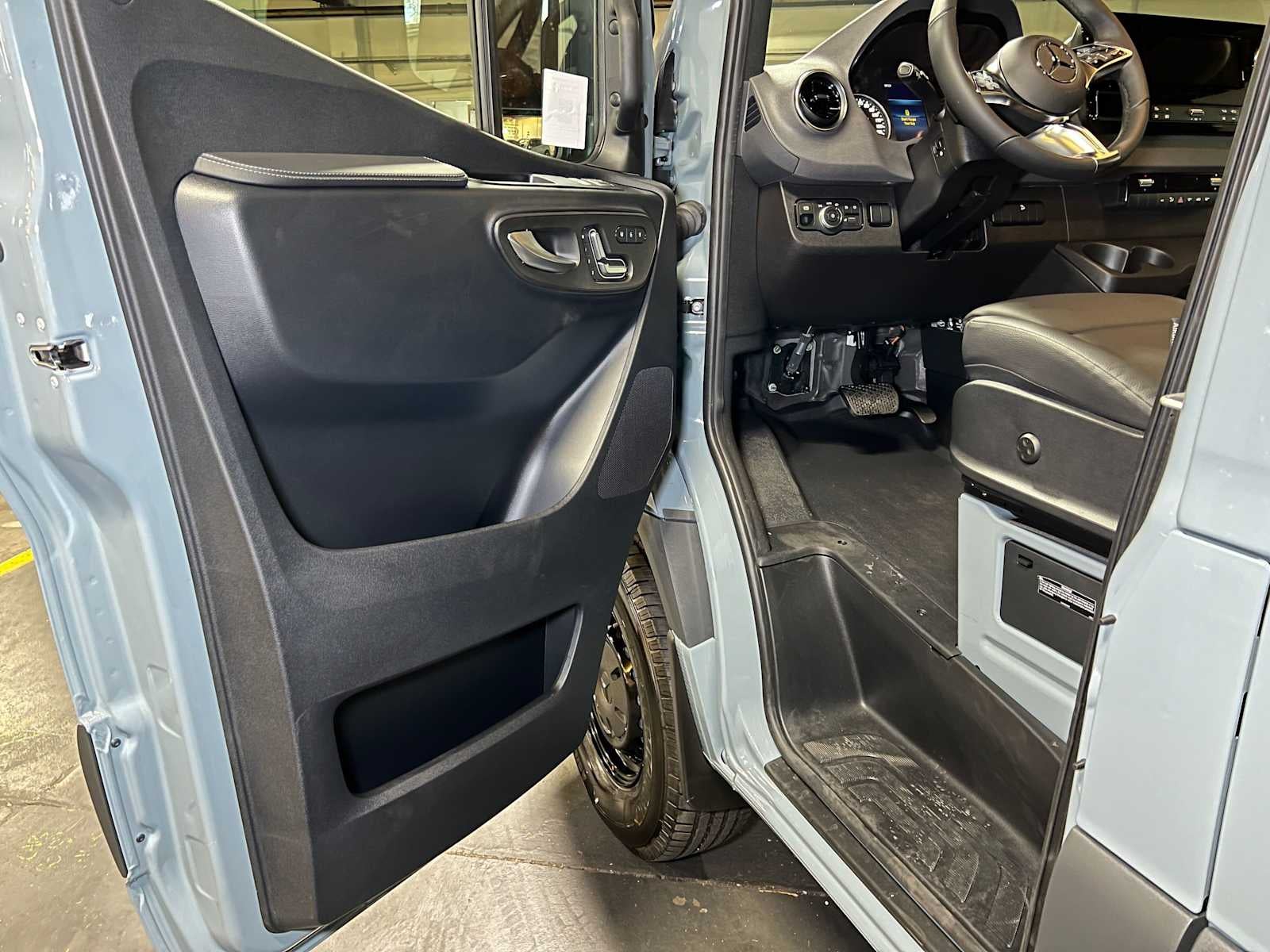 2026 Mercedes-Benz Sprinter 2500 High Roof I4 Diesel HO 170 AWD