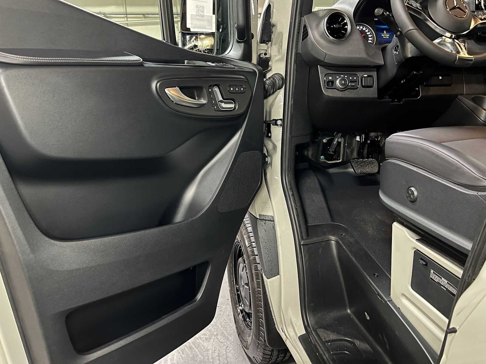 2026 Mercedes-Benz Sprinter 2500 High Roof I4 Diesel HO 170 AWD