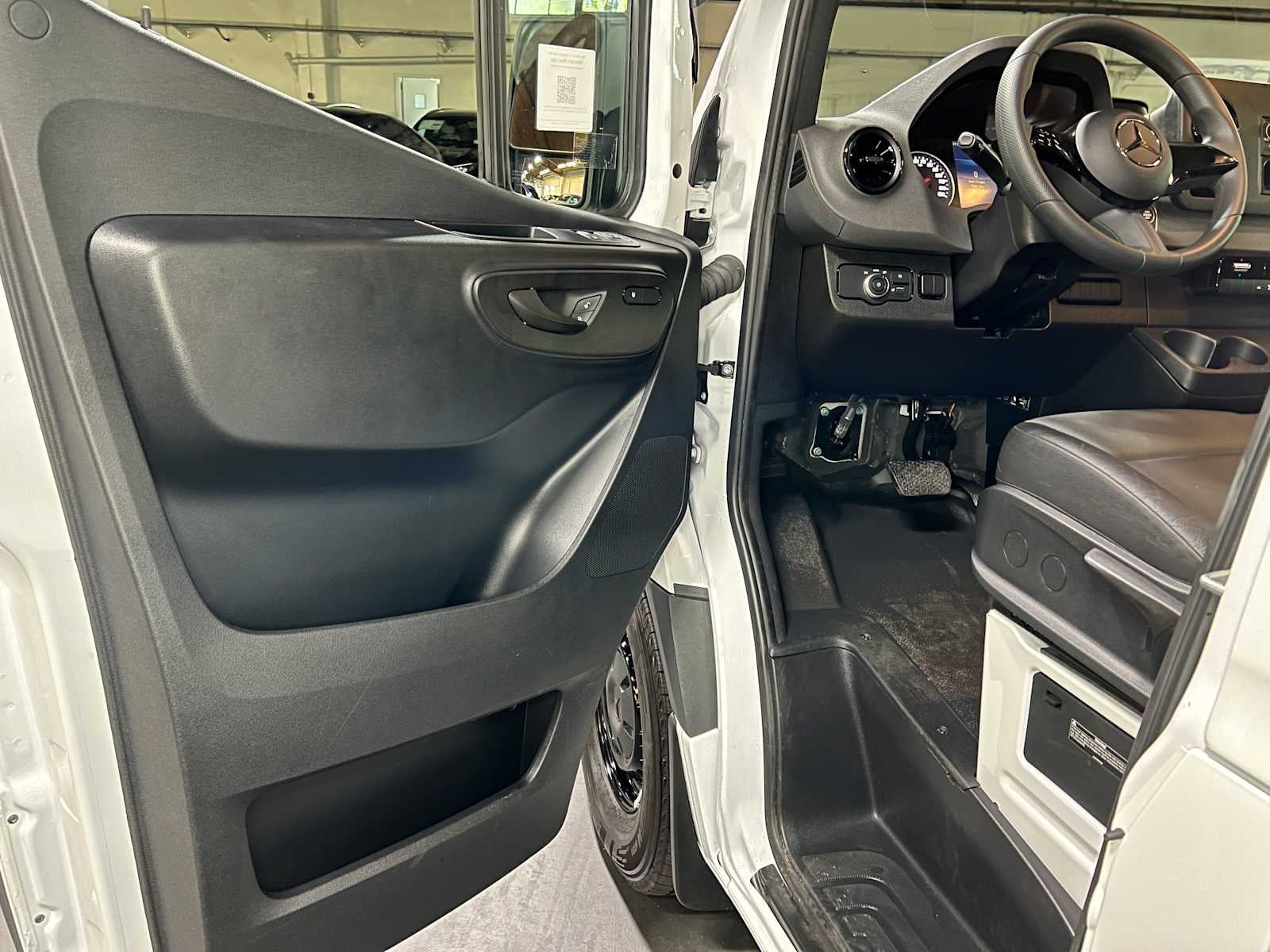 2025 Mercedes-Benz Sprinter Cargo Van 2500 Standard Roof I4 Diesel 144 RWD