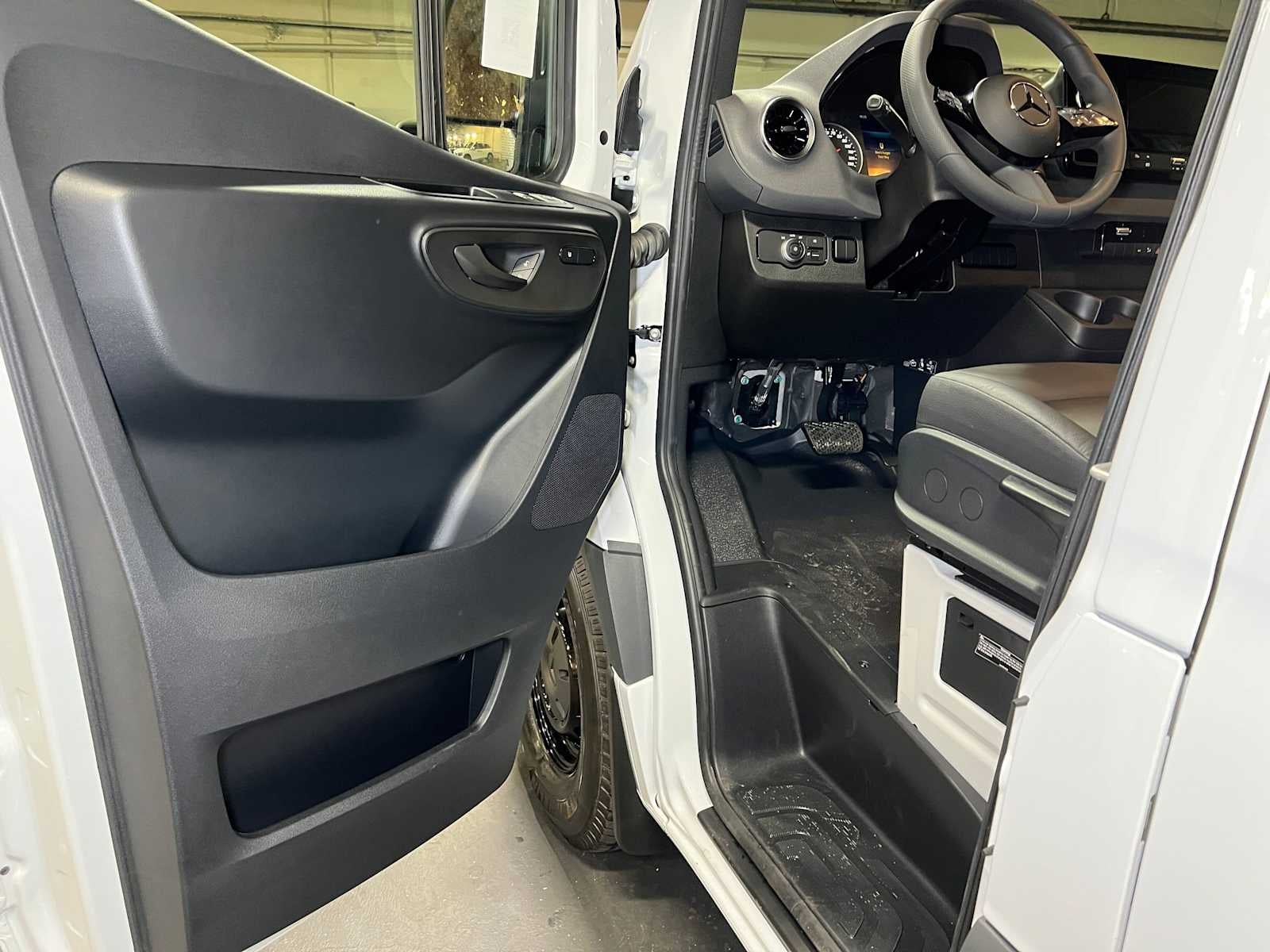 2026 Mercedes-Benz Sprinter Cargo 2500 Standard Roof I4 Diesel 144 RWD